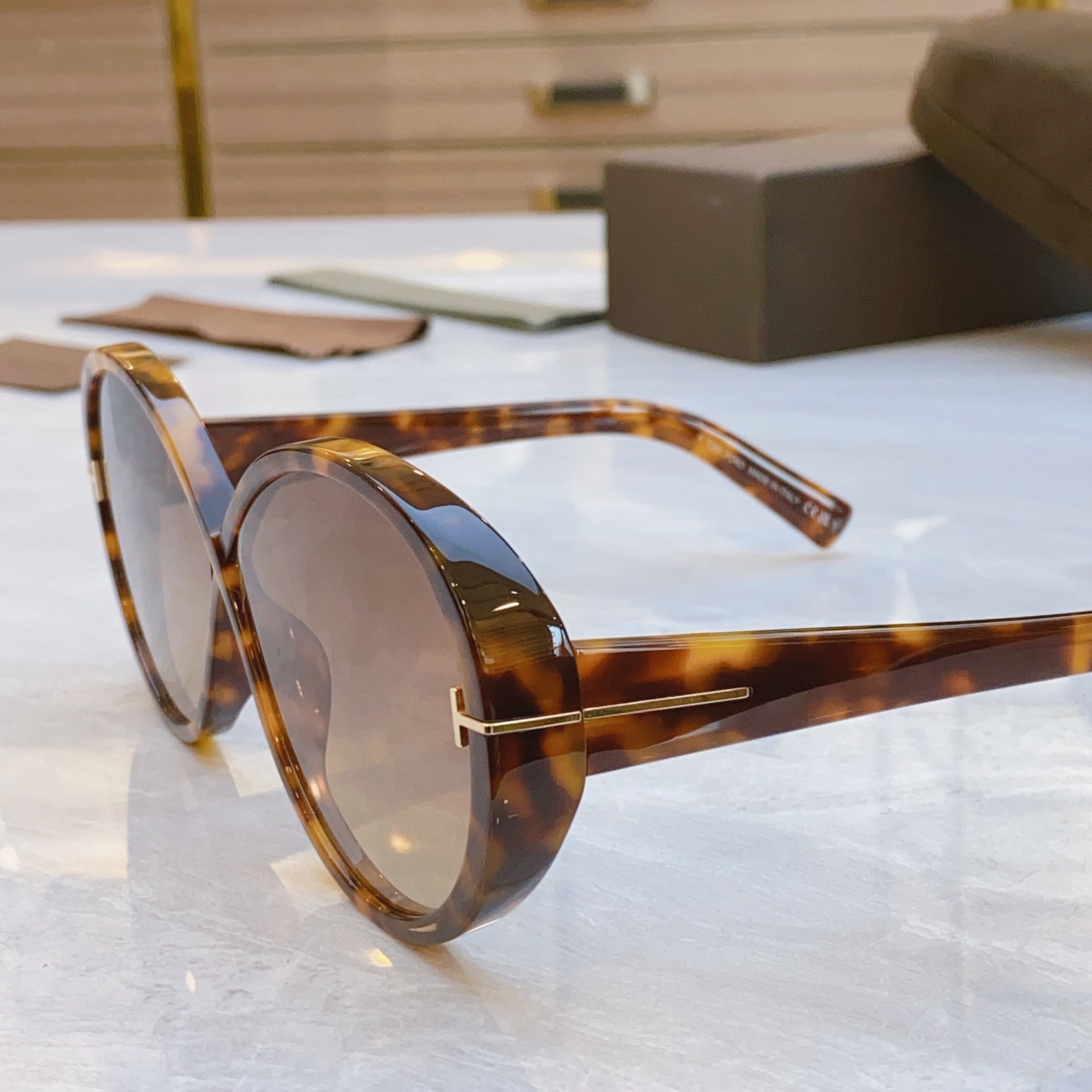 ，【TOM FOR*】汤姆*福特新款太阳镜🕶️，MODEL：FT 1116，SIZE：62口12-135
