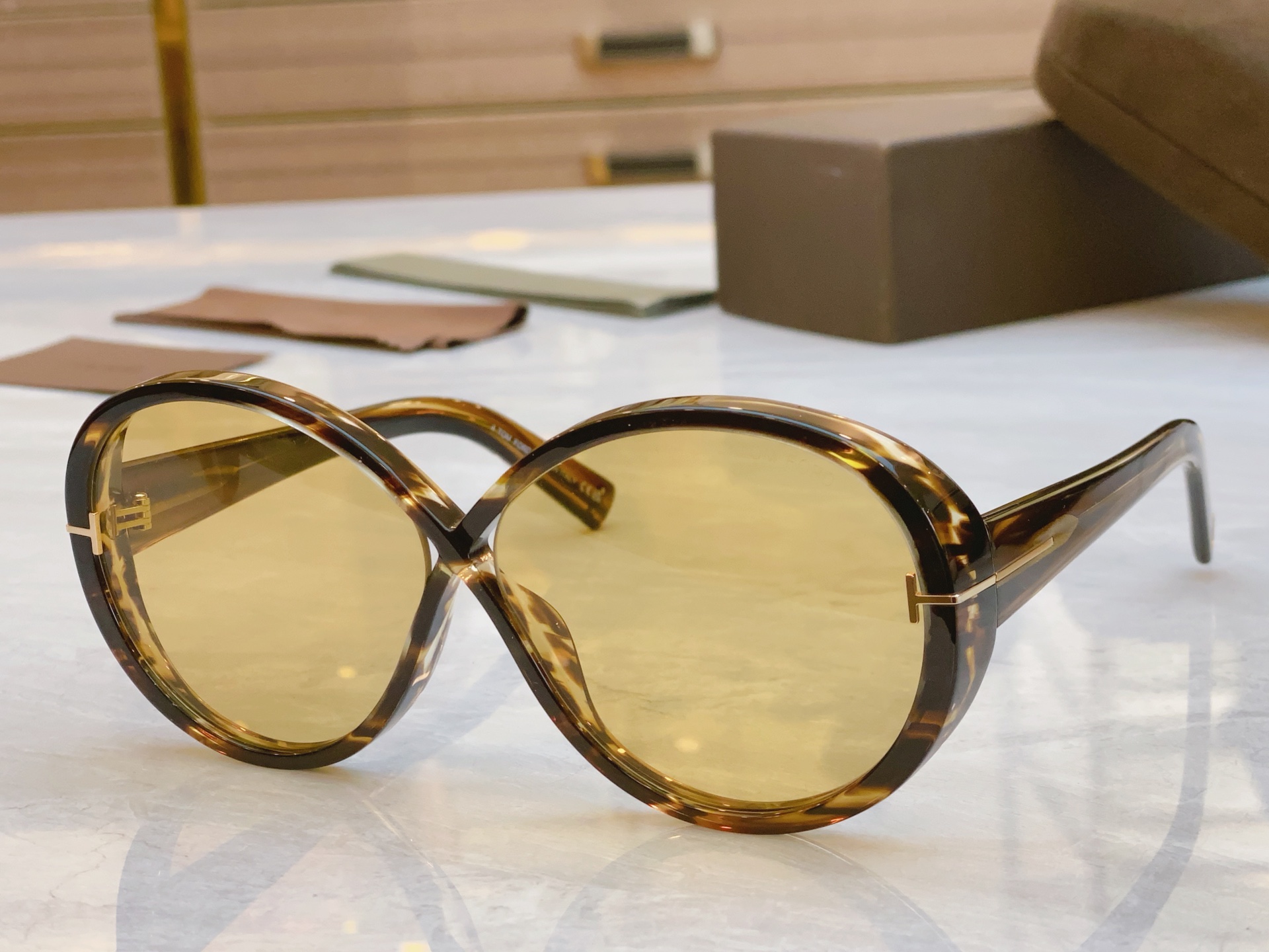 ，【TOM FOR*】汤姆*福特新款太阳镜🕶️，MODEL：FT 1116，SIZE：62口12-135
