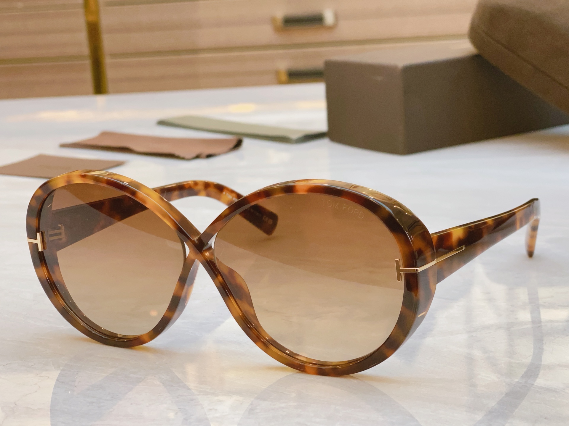 ，【TOM FOR*】汤姆*福特新款太阳镜🕶️，MODEL：FT 1116，SIZE：62口12-135