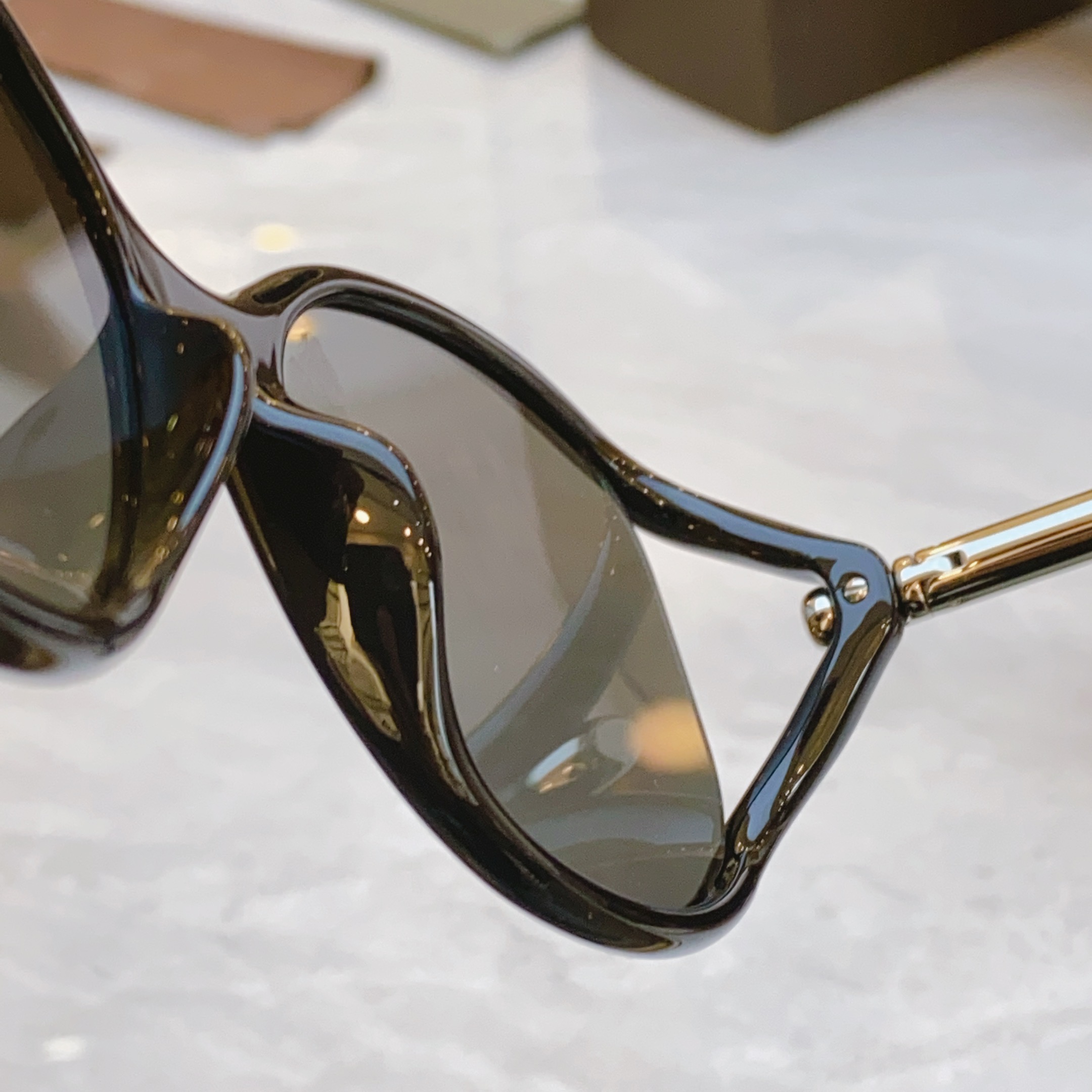 ，【TOM FOR*】汤姆*福特新款太阳镜🕶️，MODEL：FT 1090，SIZE：59口18-120