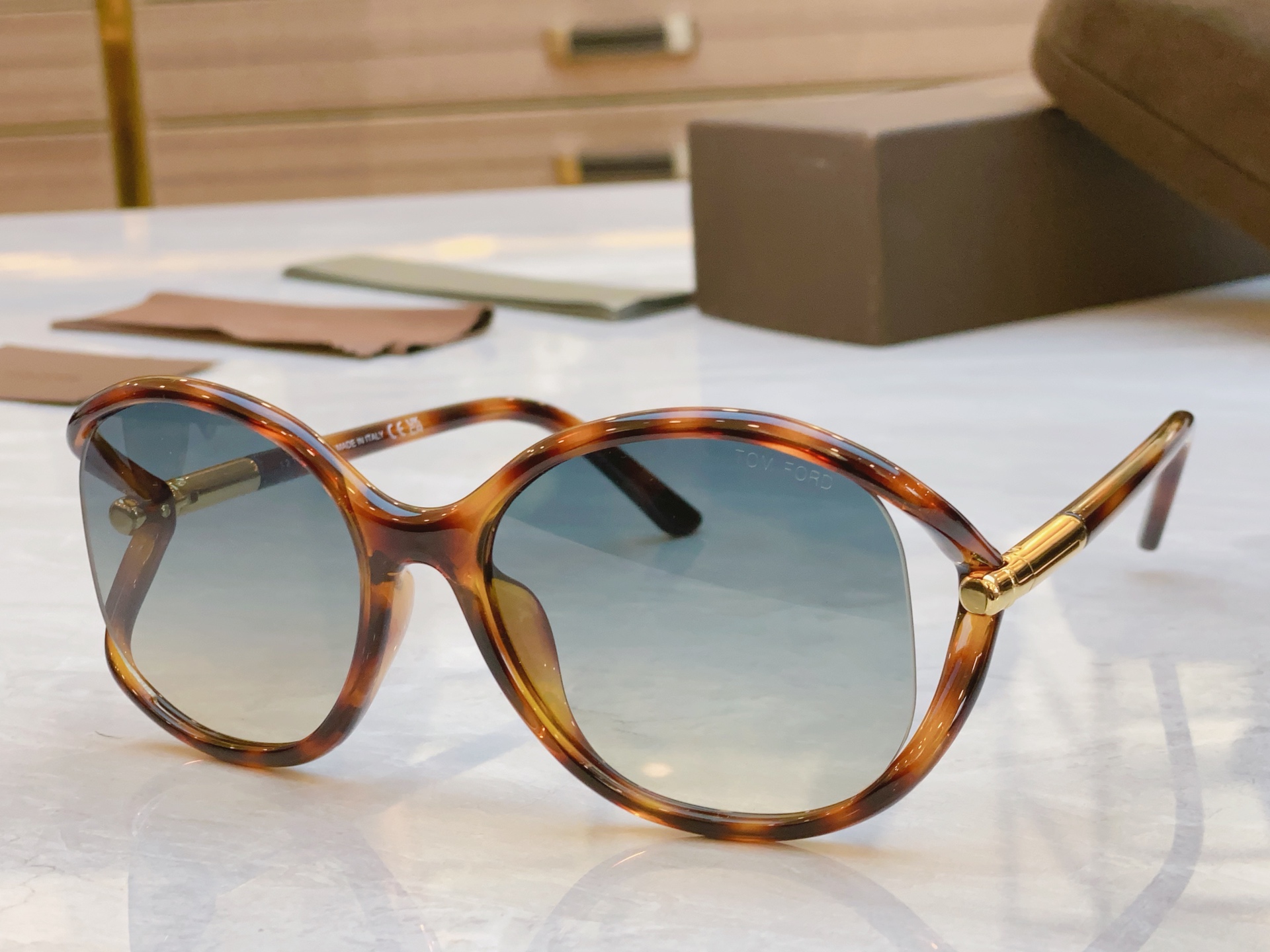 ，【TOM FOR*】汤姆*福特新款太阳镜🕶️，MODEL：FT 1090，SIZE：59口18-120