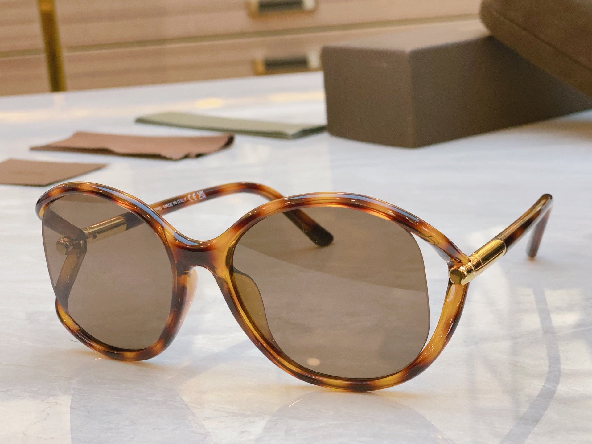 ，【TOM FOR*】汤姆*福特新款太阳镜🕶️，MODEL：FT 1090，SIZE：59口18-120