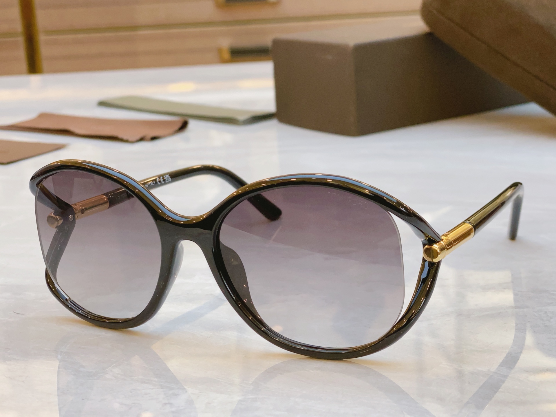，【TOM FOR*】汤姆*福特新款太阳镜🕶️，MODEL：FT 1090，SIZE：59口18-120