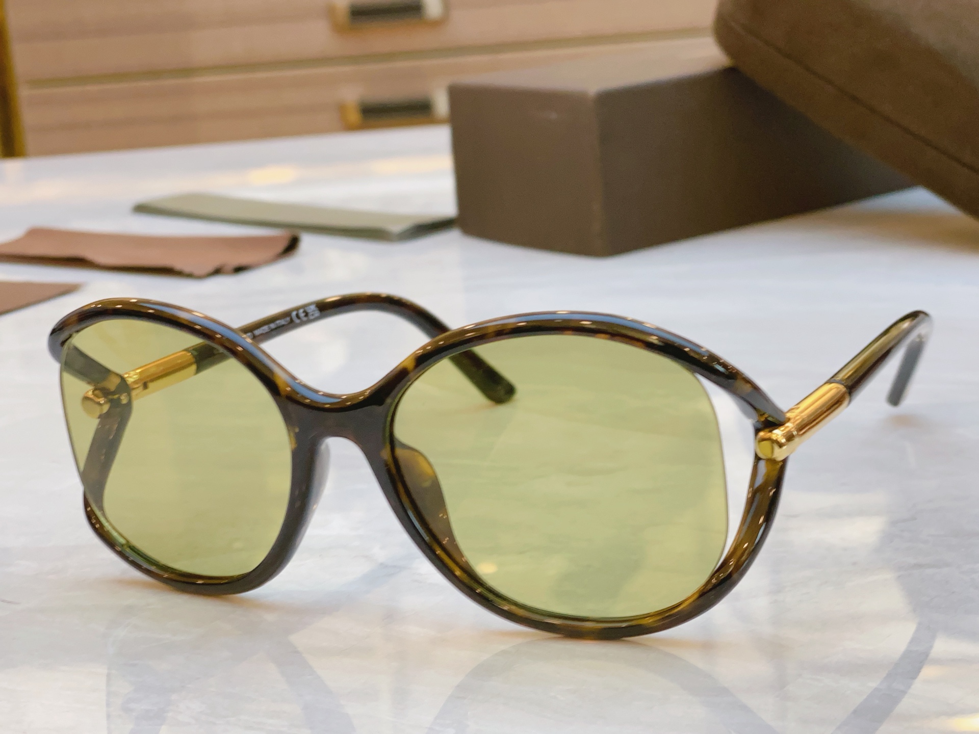 ，【TOM FOR*】汤姆*福特新款太阳镜🕶️，MODEL：FT 1090，SIZE：59口18-120