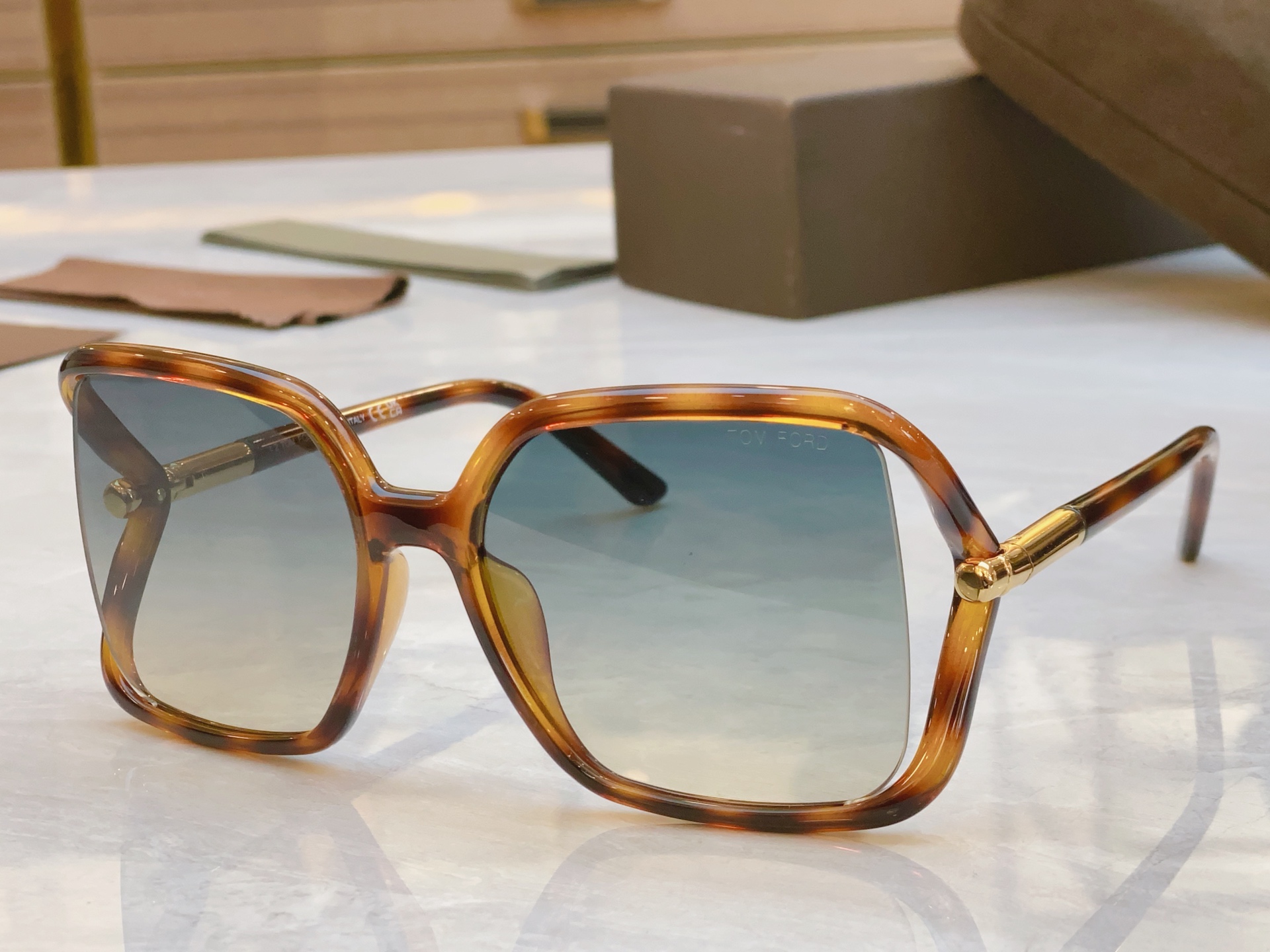 ，【TOM FOR*】汤姆*福特新款太阳镜🕶️，MODEL：FT 1089，SIZE：60口17-120