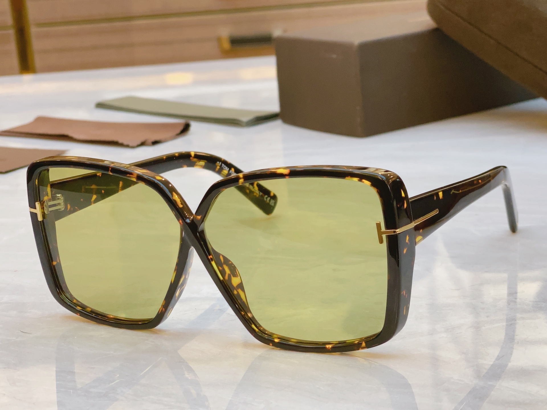 ，【TOM FOR*】汤姆*福特新款太阳镜🕶️，MODEL：FT 1117，SIZE：63口11-135
