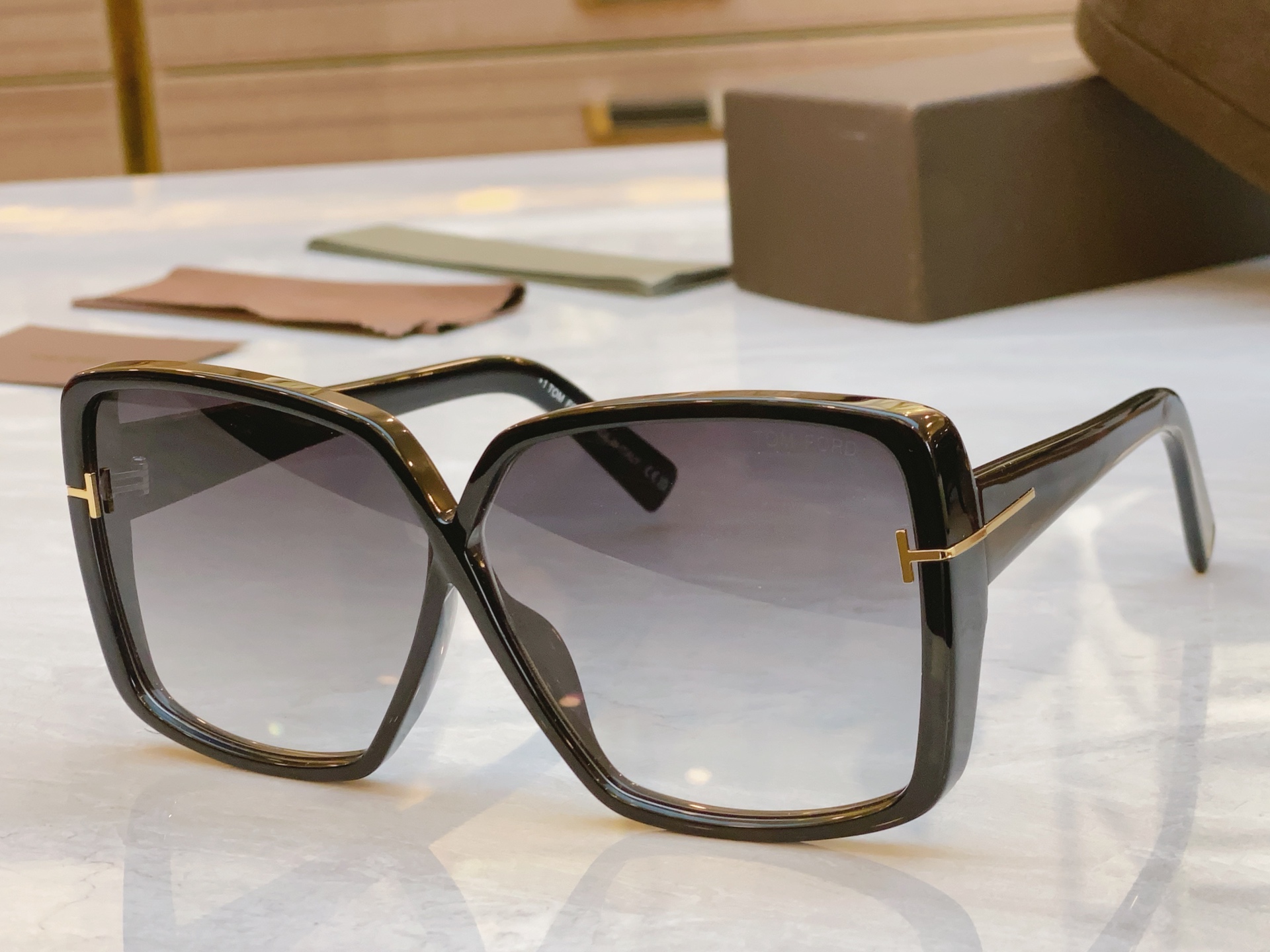 ，【TOM FOR*】汤姆*福特新款太阳镜🕶️，MODEL：FT 1117，SIZE：63口11-135
