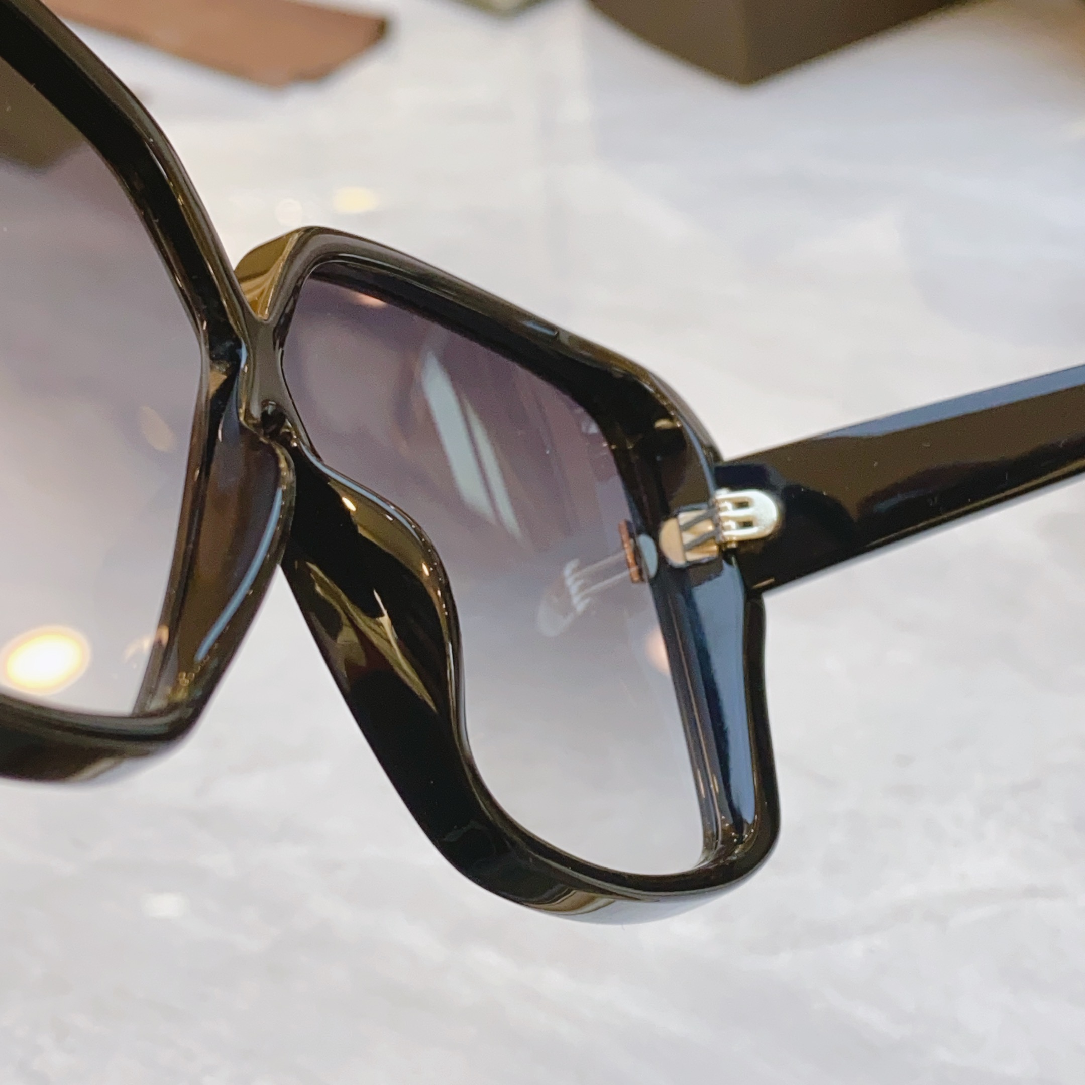 ，【TOM FOR*】汤姆*福特新款太阳镜🕶️，MODEL：FT 1117，SIZE：63口11-135