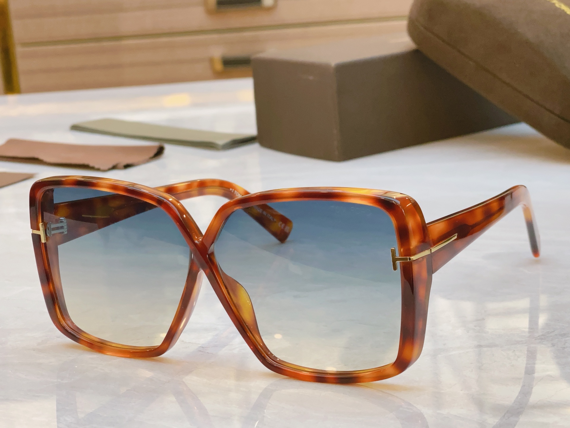，【TOM FOR*】汤姆*福特新款太阳镜🕶️，MODEL：FT 1117，SIZE：63口11-135