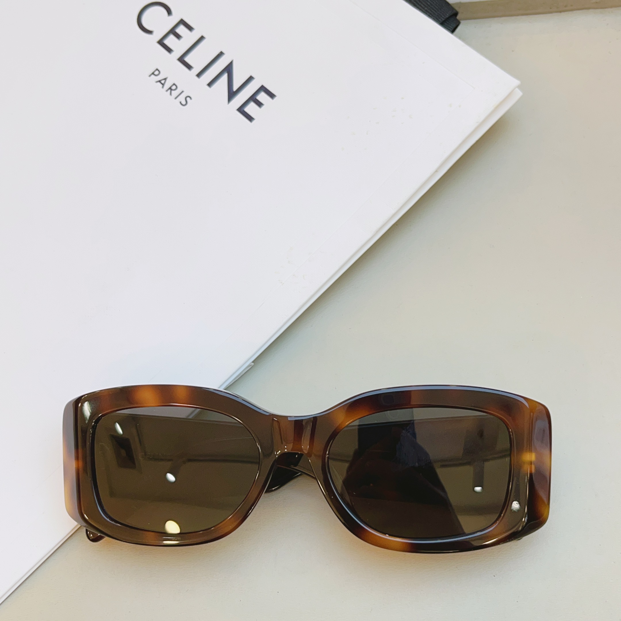 ，【CELIN*】赛*琳新款太阳镜， 原单高品质，MODELCL40282U ，SIZE 53口18-1