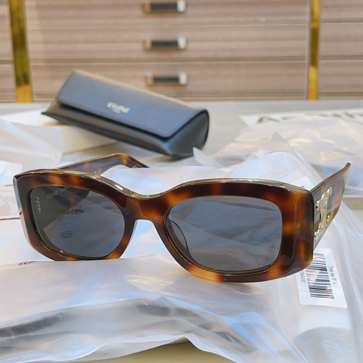，【CELIN*】赛*琳新款太阳镜， 原单高品质，MODELCL40282U ，SIZE 53口18-1