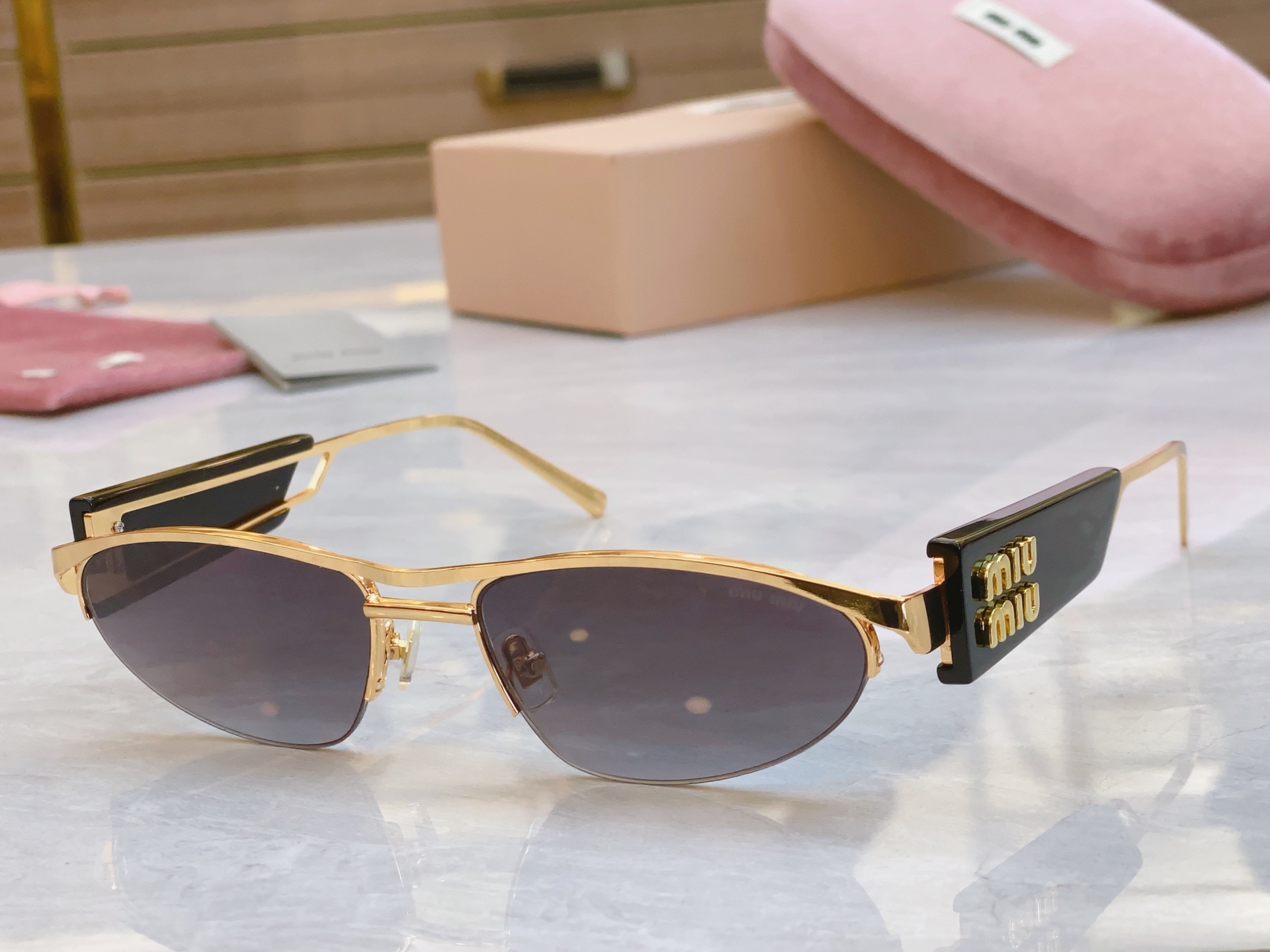 ，【MIU MI*】缪缪新款太阳镜，MODELSMU 132AV，SIZE：56口18-142