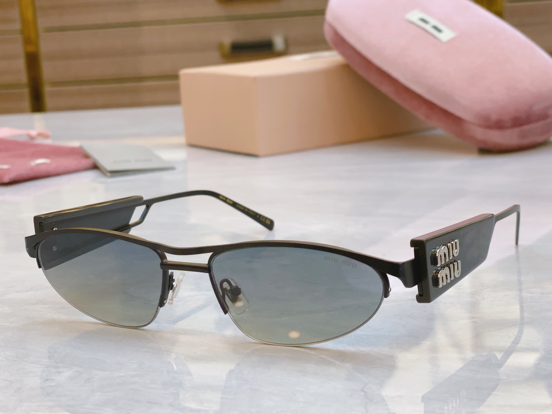 ，【MIU MI*】缪缪新款太阳镜，MODELSMU 132AV，SIZE：56口18-142