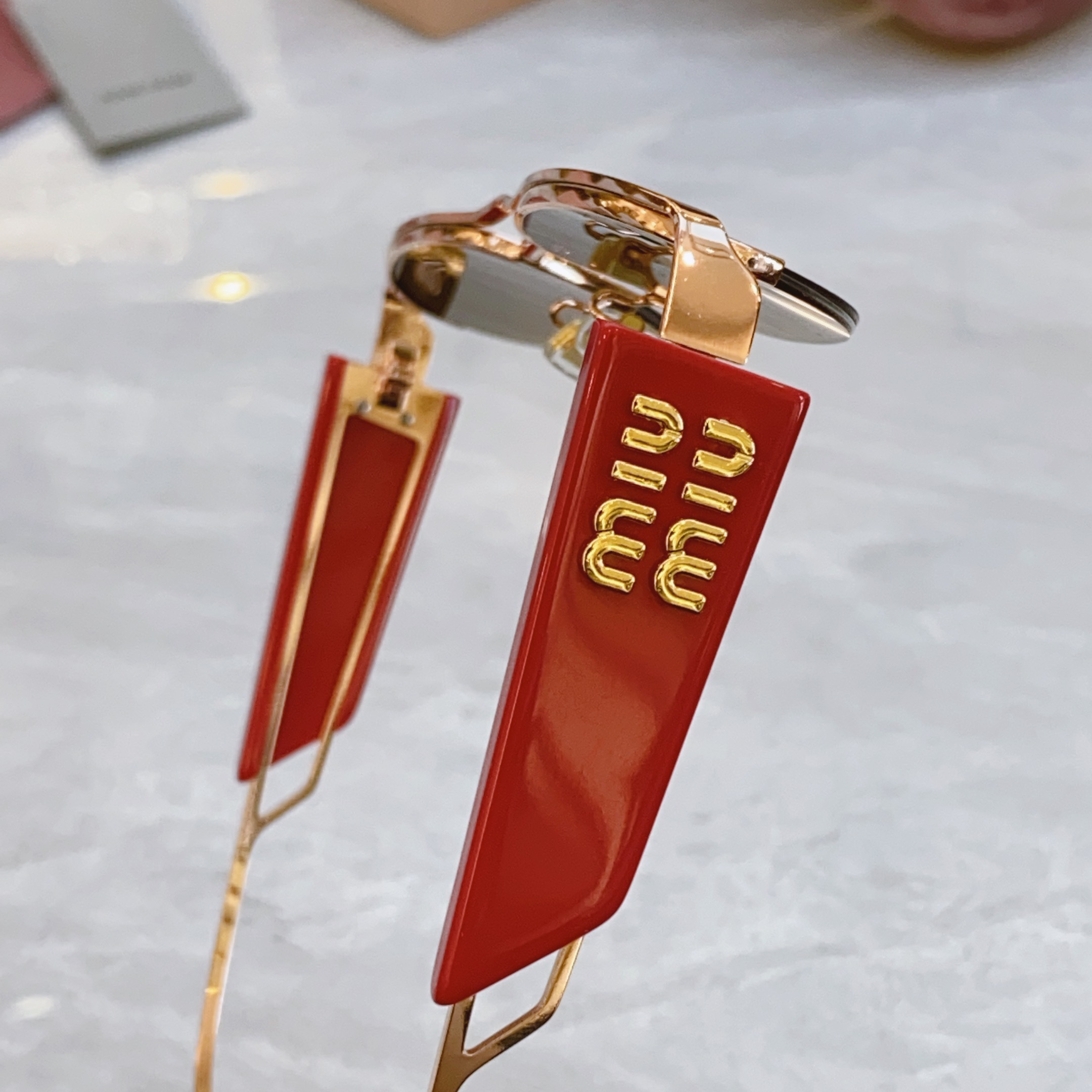 ，【MIU MI*】缪缪新款太阳镜，MODELSMU 132AV，SIZE：56口18-142