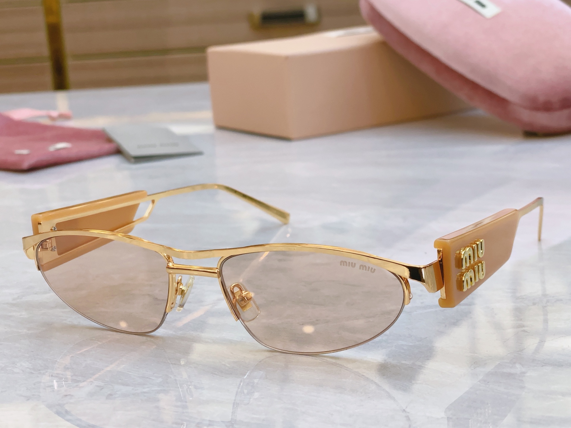 ，【MIU MI*】缪缪新款太阳镜，MODELSMU 132AV，SIZE：56口18-142