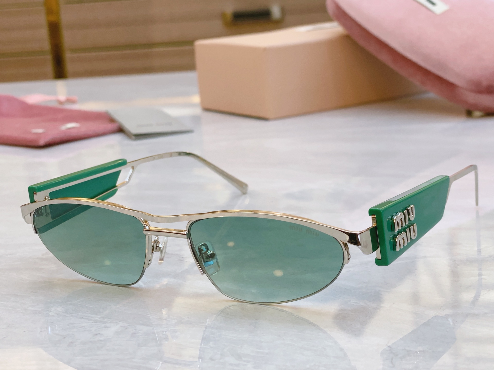 ，【MIU MI*】缪缪新款太阳镜，MODELSMU 132AV，SIZE：56口18-142