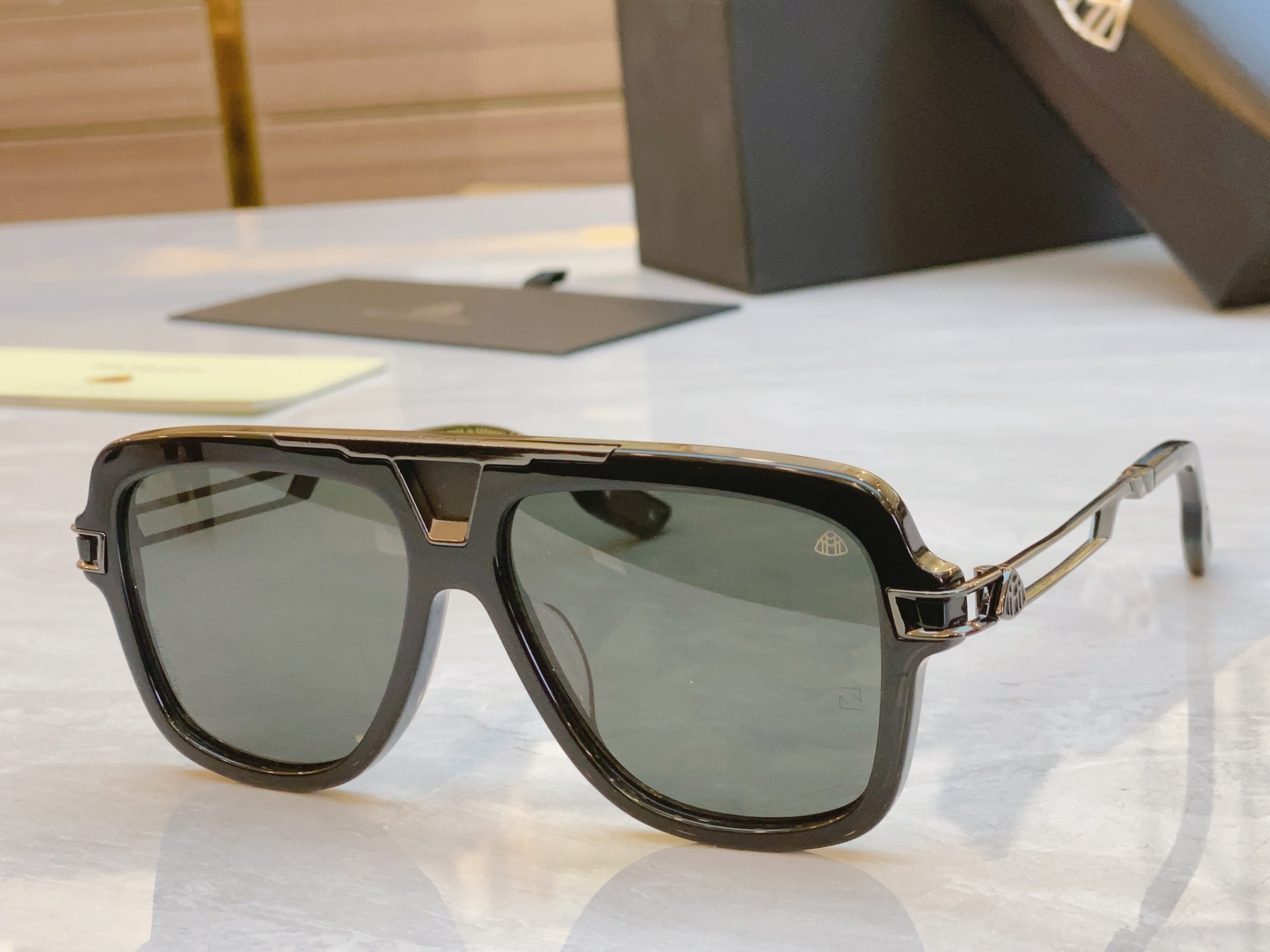 ，【MAYBAC*】迈巴*赫新款太阳镜🕶️🕶️，MODEL ON/Q/-VH-Z124，SIZE：56口