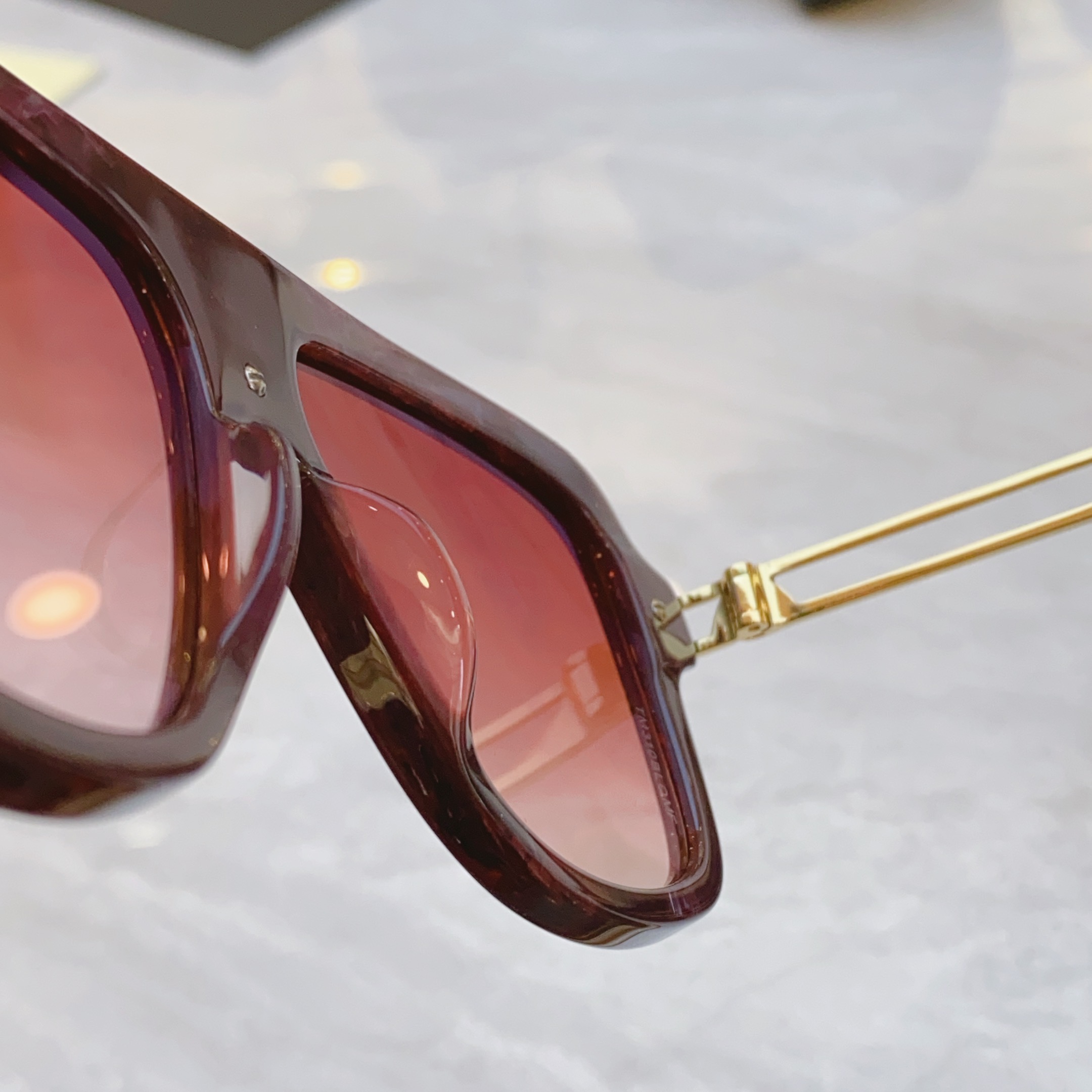 ，【MAYBAC*】迈巴*赫新款太阳镜🕶️🕶️，MODEL ON/Q/-VH-Z124，SIZE：56口