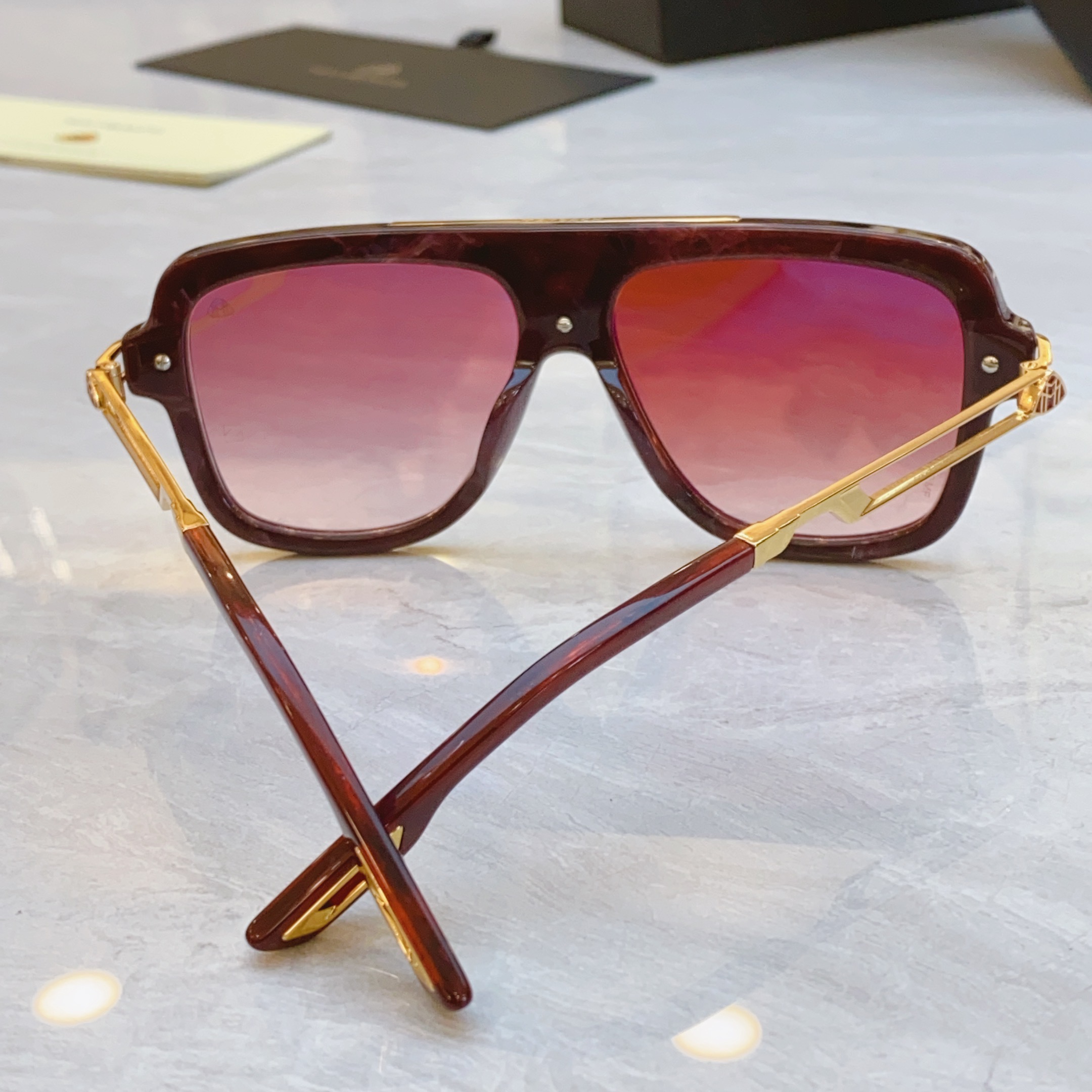 ，【MAYBAC*】迈巴*赫新款太阳镜🕶️🕶️，MODEL ON/Q/-VH-Z124，SIZE：56口