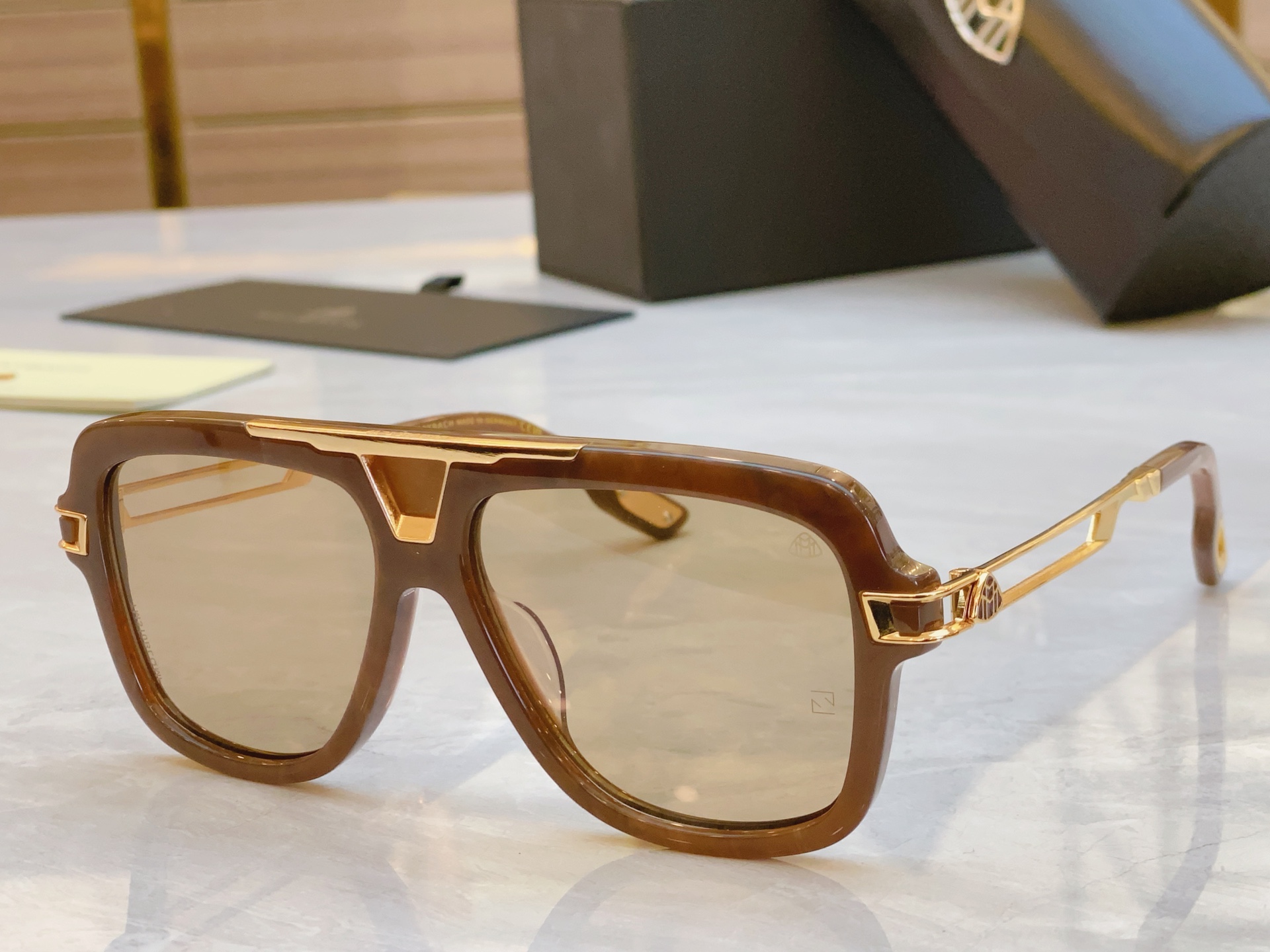 ，【MAYBAC*】迈巴*赫新款太阳镜🕶️🕶️，MODEL ON/Q/-VH-Z124，SIZE：56口