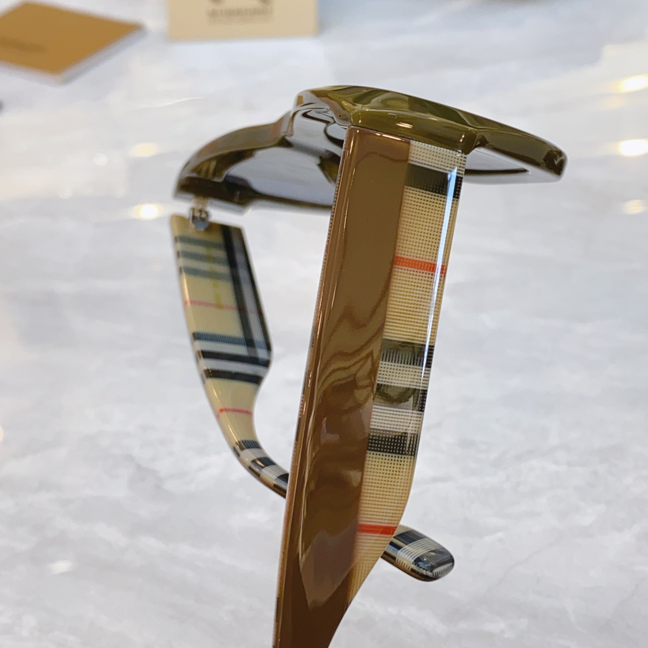 ，【BURBERR*】巴宝*莉新款太阳镜🕶️，MODEL：BE6006，SIZE：53口23-145