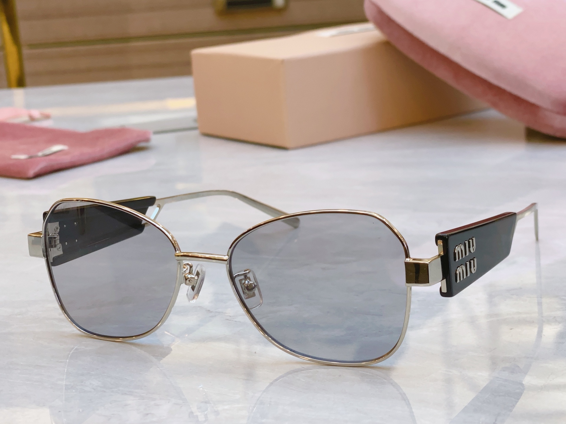 ，【MIU MI*】缪缪新款太阳镜，MODELSMU 67WS，SIZE：55口18-145
