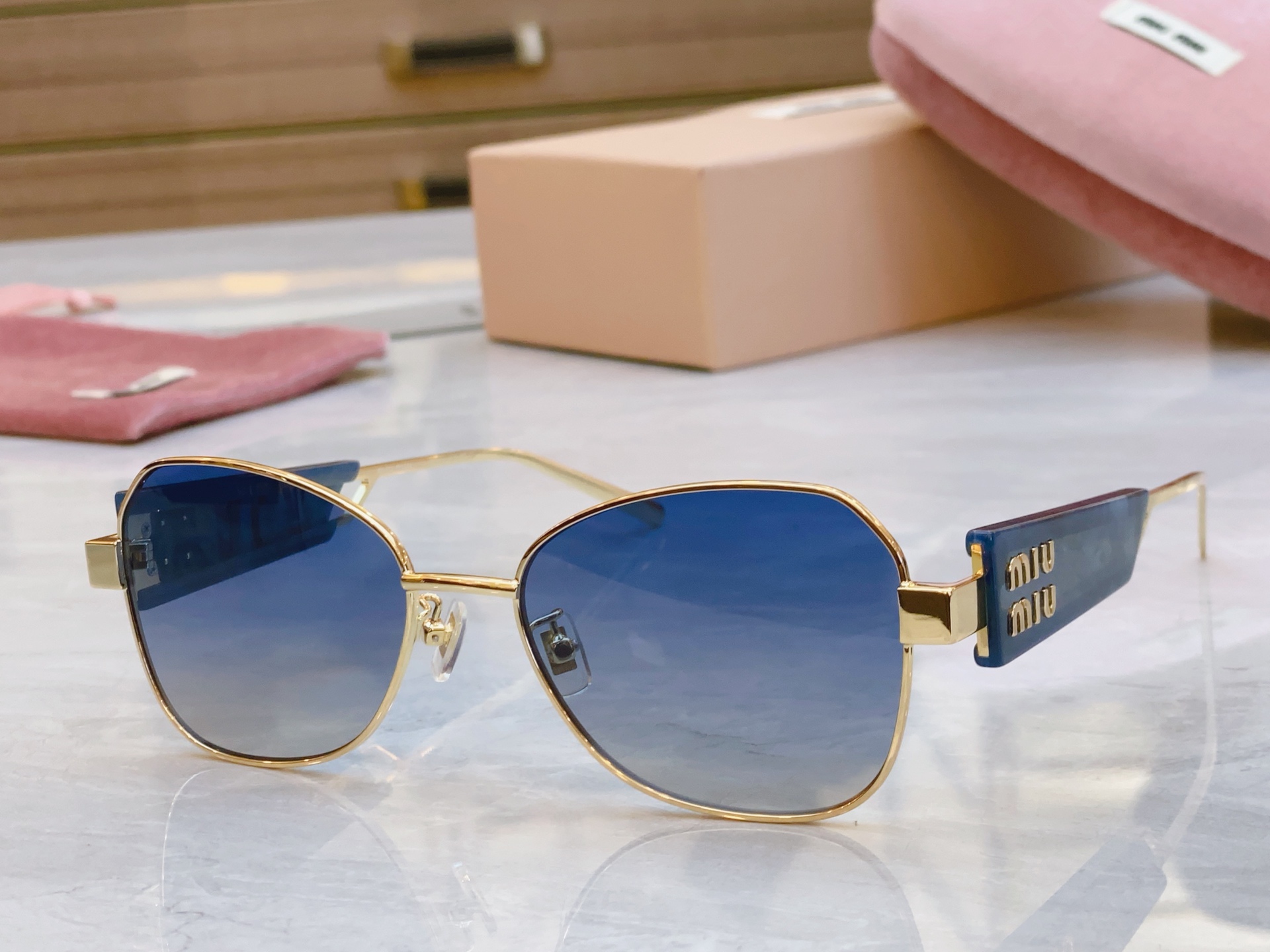 ，【MIU MI*】缪缪新款太阳镜，MODELSMU 67WS，SIZE：55口18-145