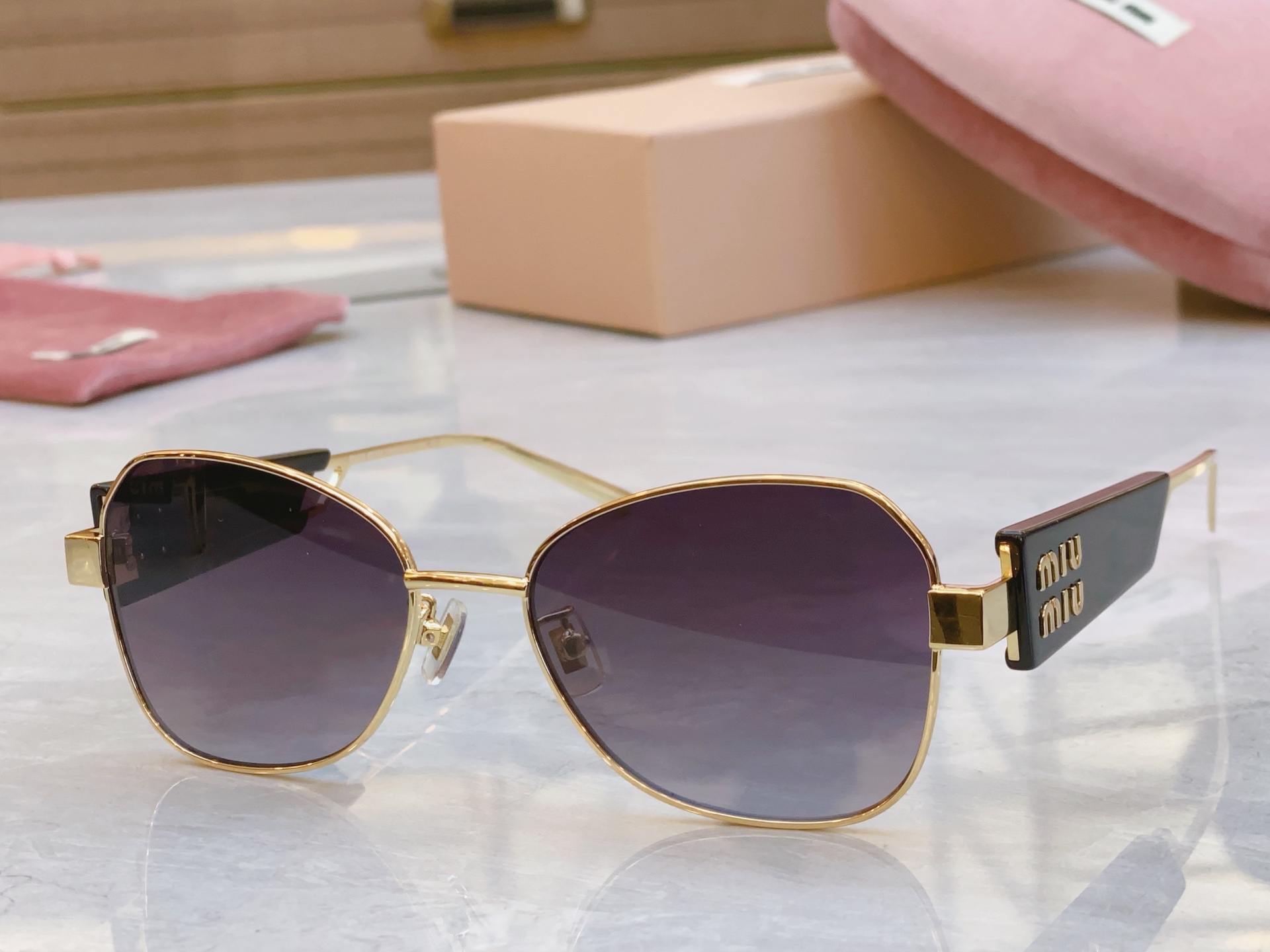 ，【MIU MI*】缪缪新款太阳镜，MODELSMU 67WS，SIZE：55口18-145