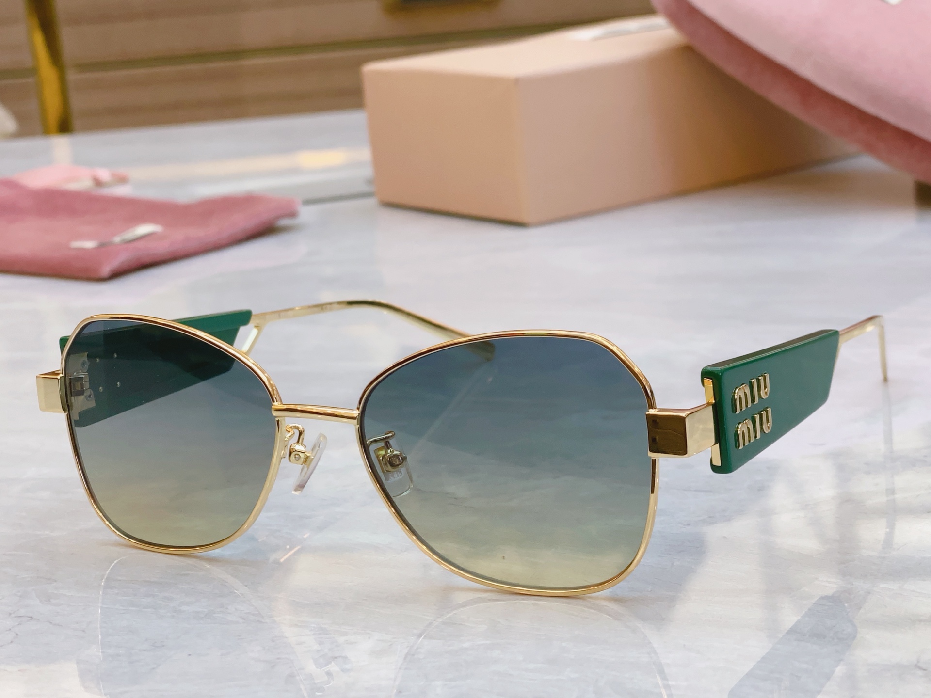 ，【MIU MI*】缪缪新款太阳镜，MODELSMU 67WS，SIZE：55口18-145