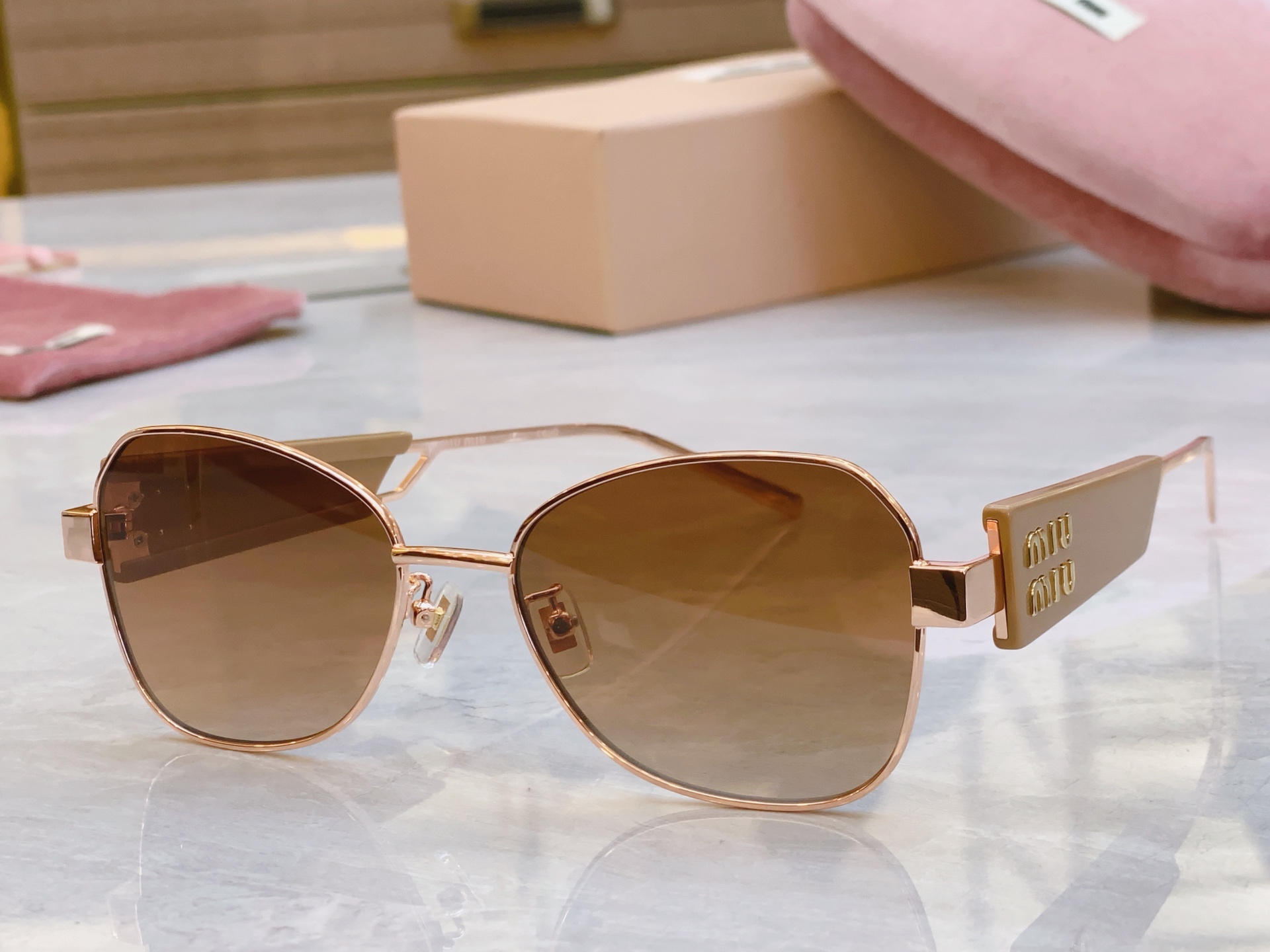 ，【MIU MI*】缪缪新款太阳镜，MODELSMU 67WS，SIZE：55口18-145