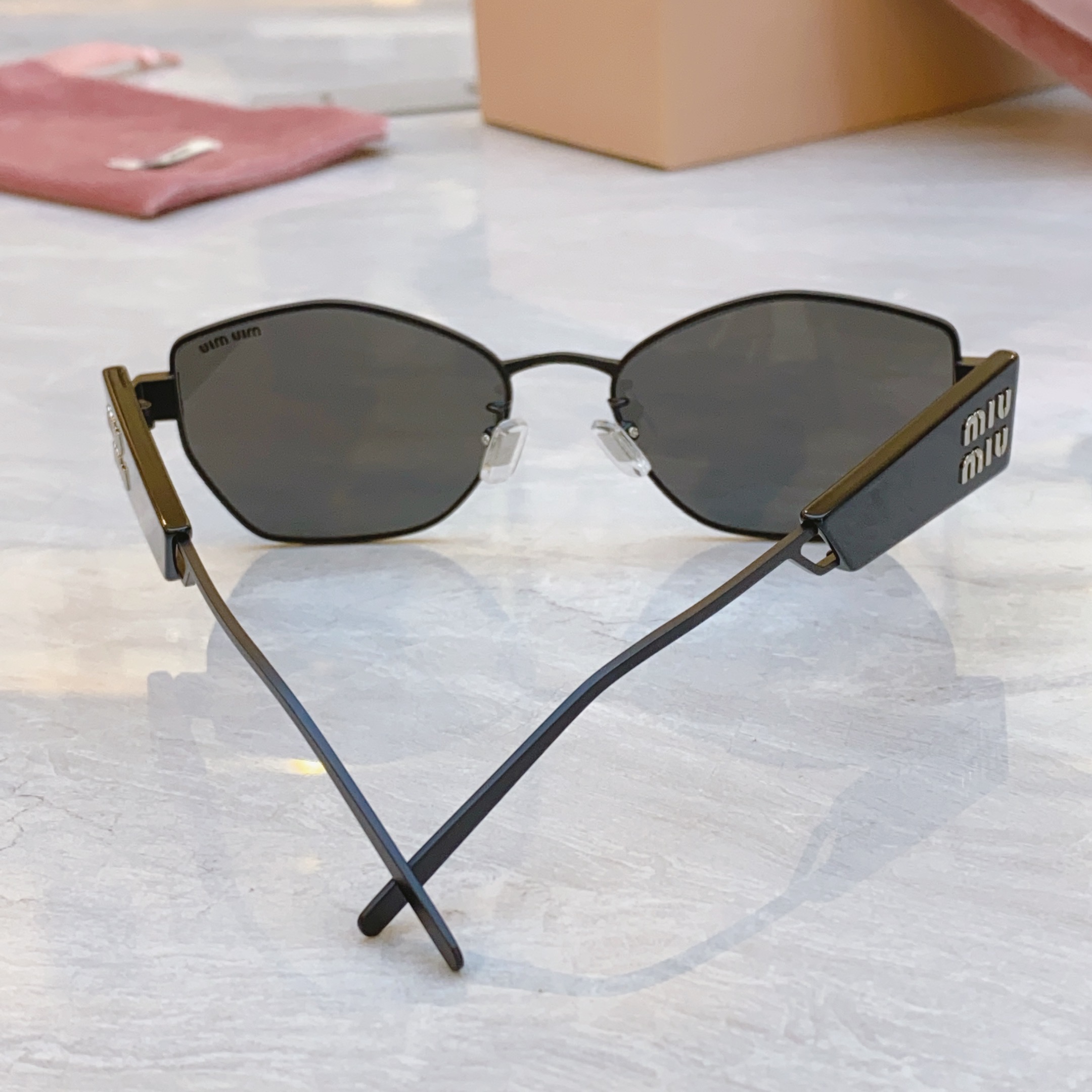 ，【MIU MI*】缪缪新款太阳镜，MODELSMU 66WS，SIZE：55口18-145