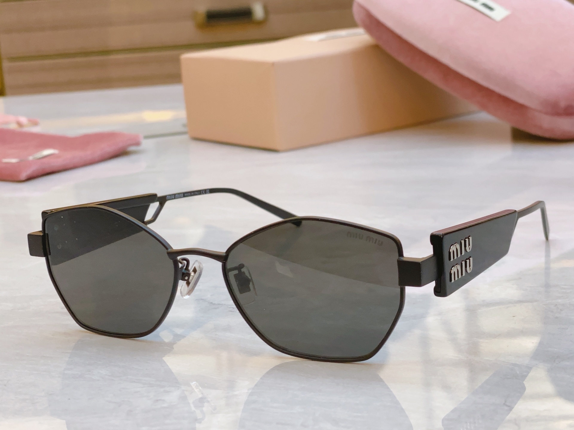 ，【MIU MI*】缪缪新款太阳镜，MODELSMU 66WS，SIZE：55口18-145