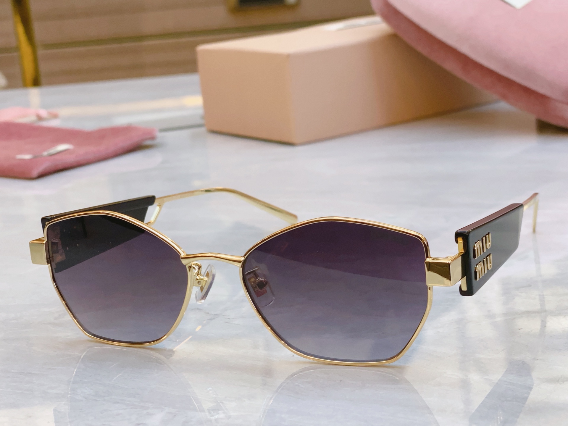 ，【MIU MI*】缪缪新款太阳镜，MODELSMU 66WS，SIZE：55口18-145