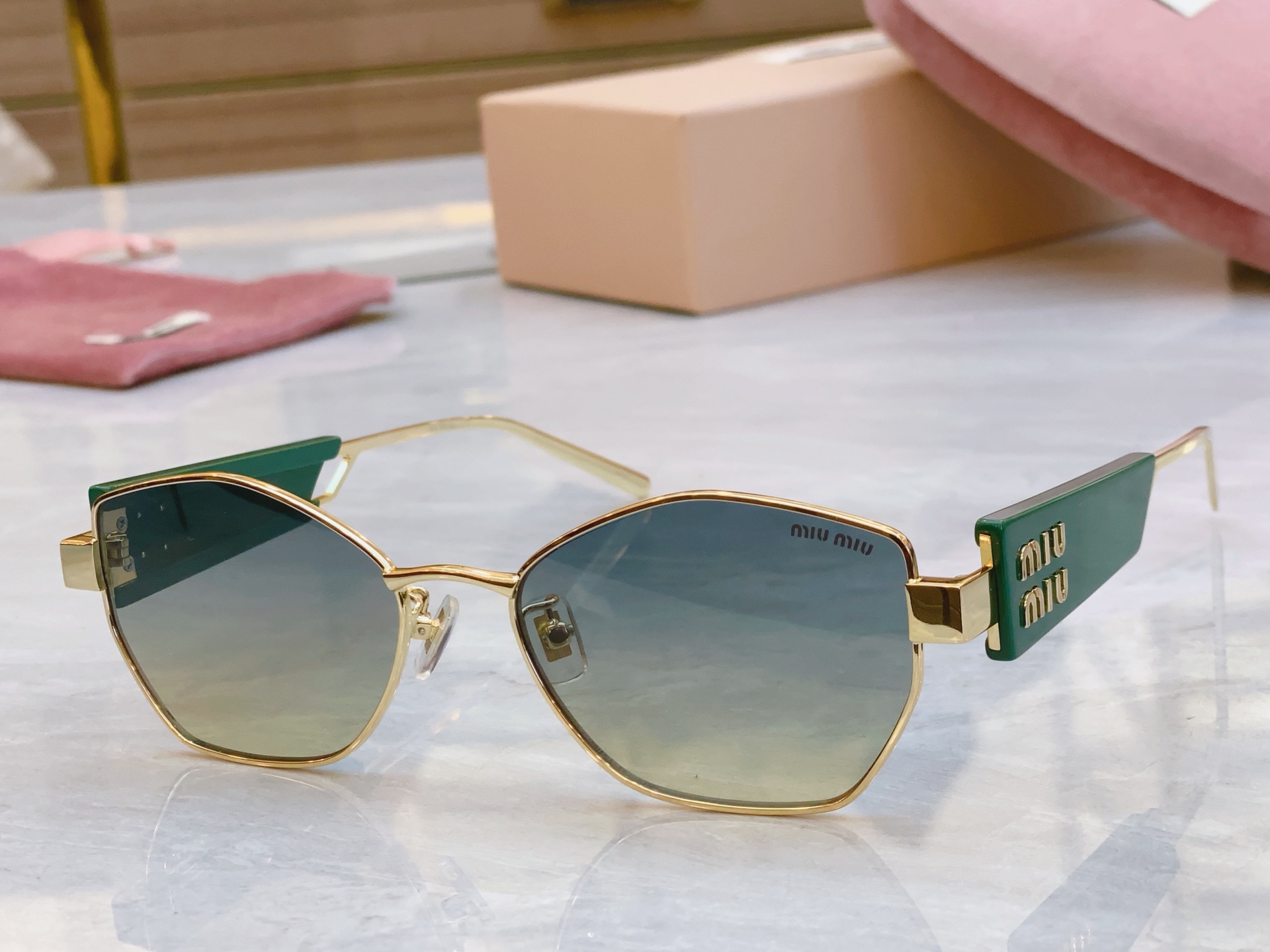 ，【MIU MI*】缪缪新款太阳镜，MODELSMU 66WS，SIZE：55口18-145
