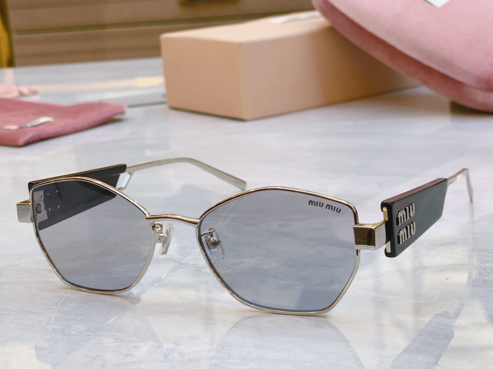 ，【MIU MI*】缪缪新款太阳镜，MODELSMU 66WS，SIZE：55口18-145