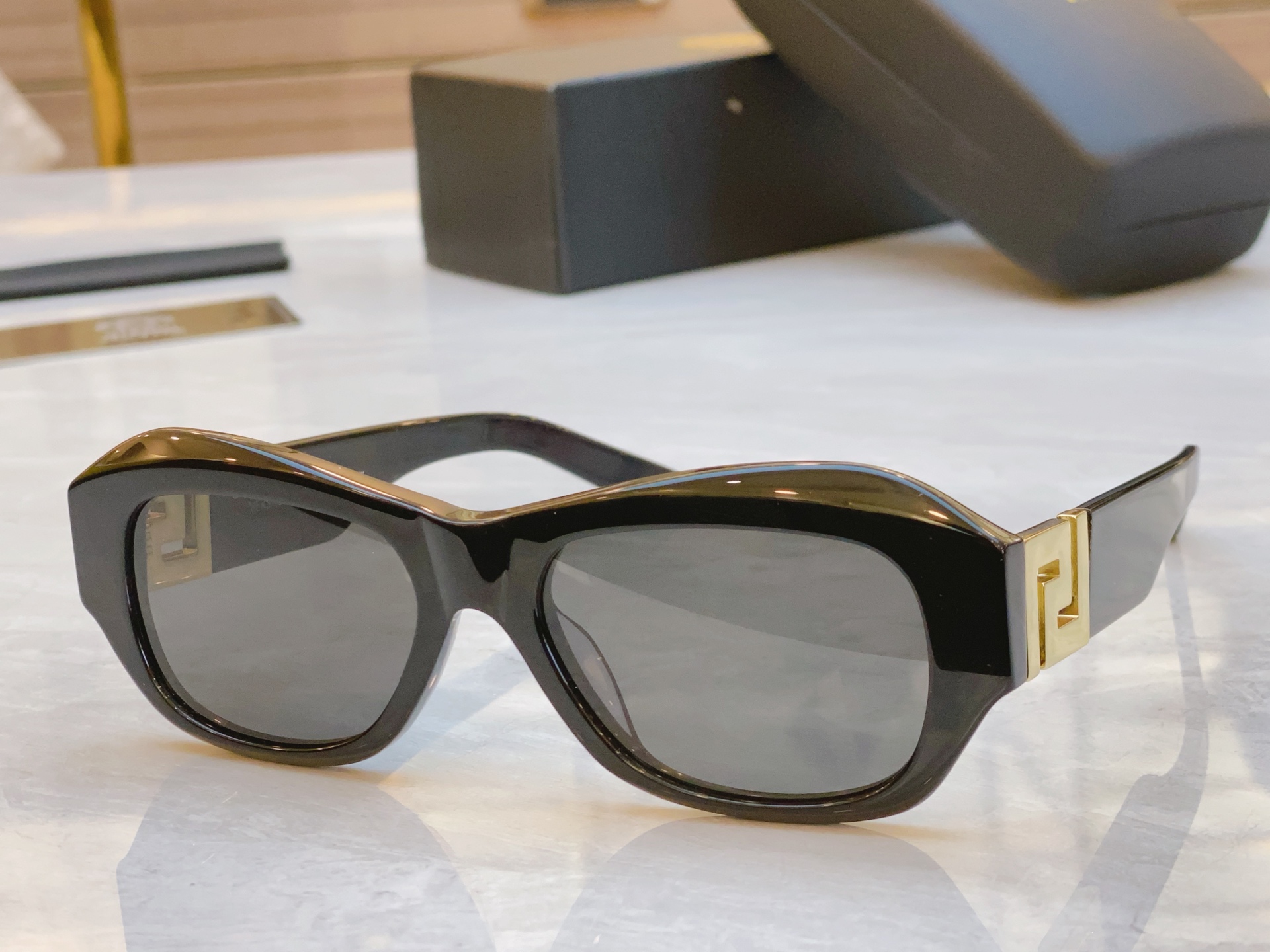，【VERSAC*】范思*哲新款太阳镜，MODEL：VE T75，SIZE：53口19-145