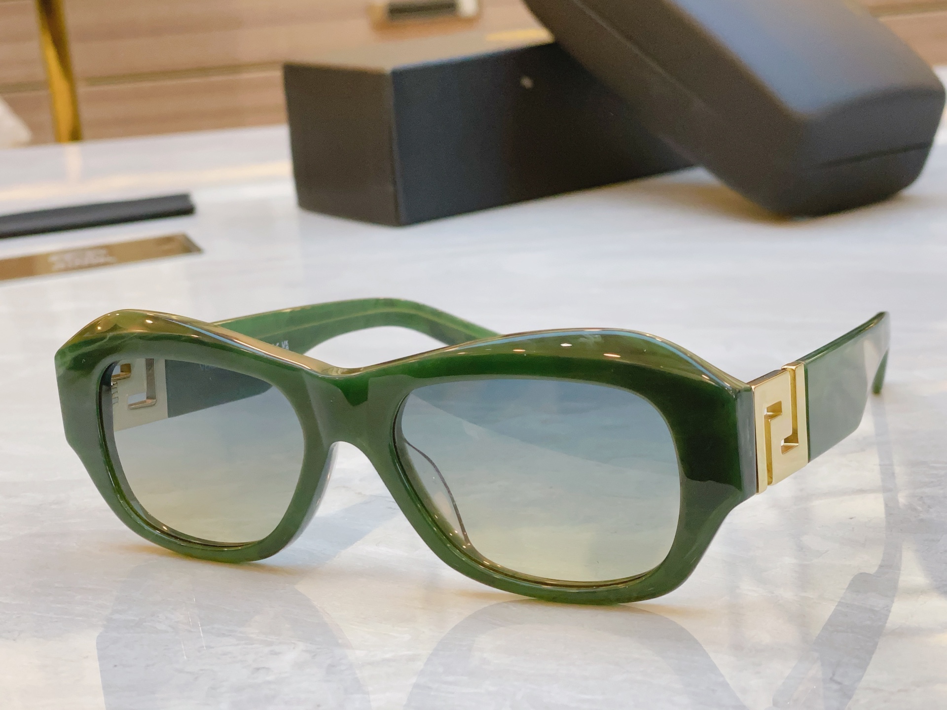 ，【VERSAC*】范思*哲新款太阳镜，MODEL：VE T75，SIZE：53口19-145
