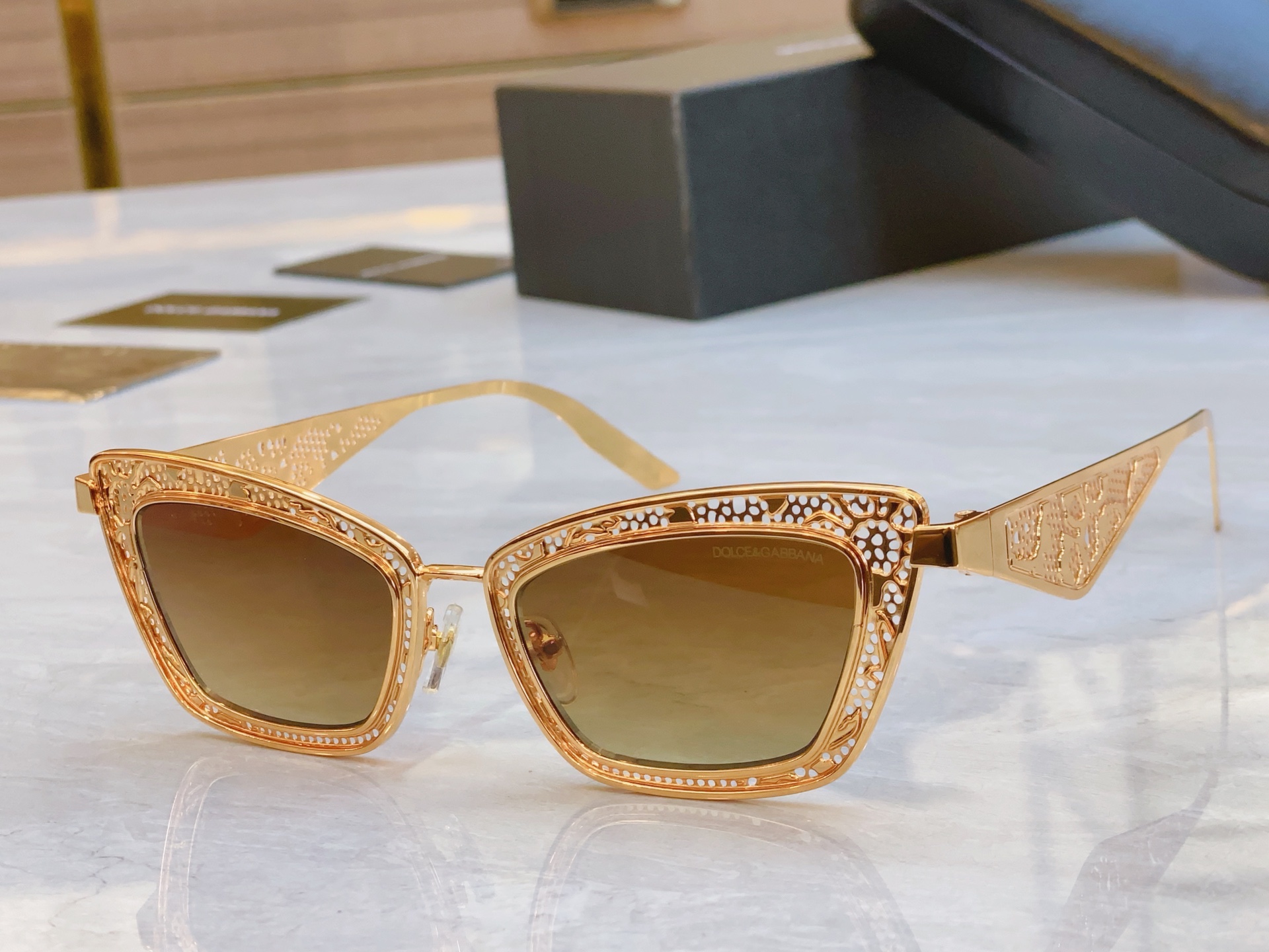 ，【DOLCE & GABBAN*】D*G新款太阳镜，MODEL：DG2311，SIZE：51口20-1