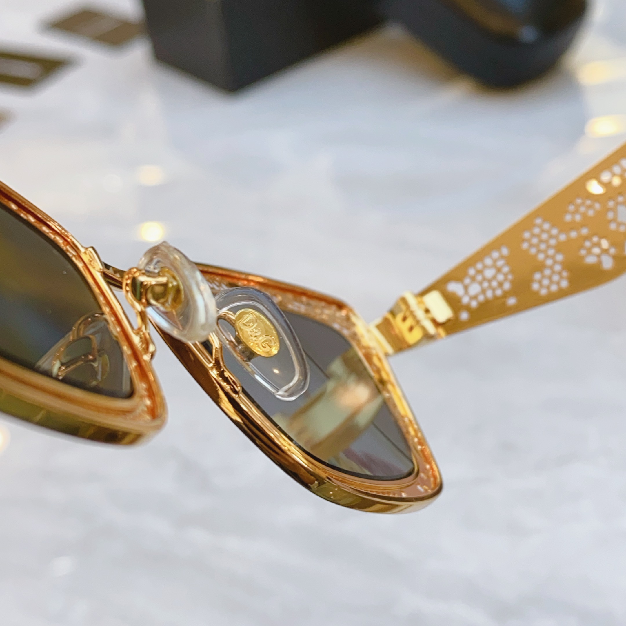 ，【DOLCE & GABBAN*】D*G新款太阳镜，MODEL：DG2311，SIZE：51口20-1