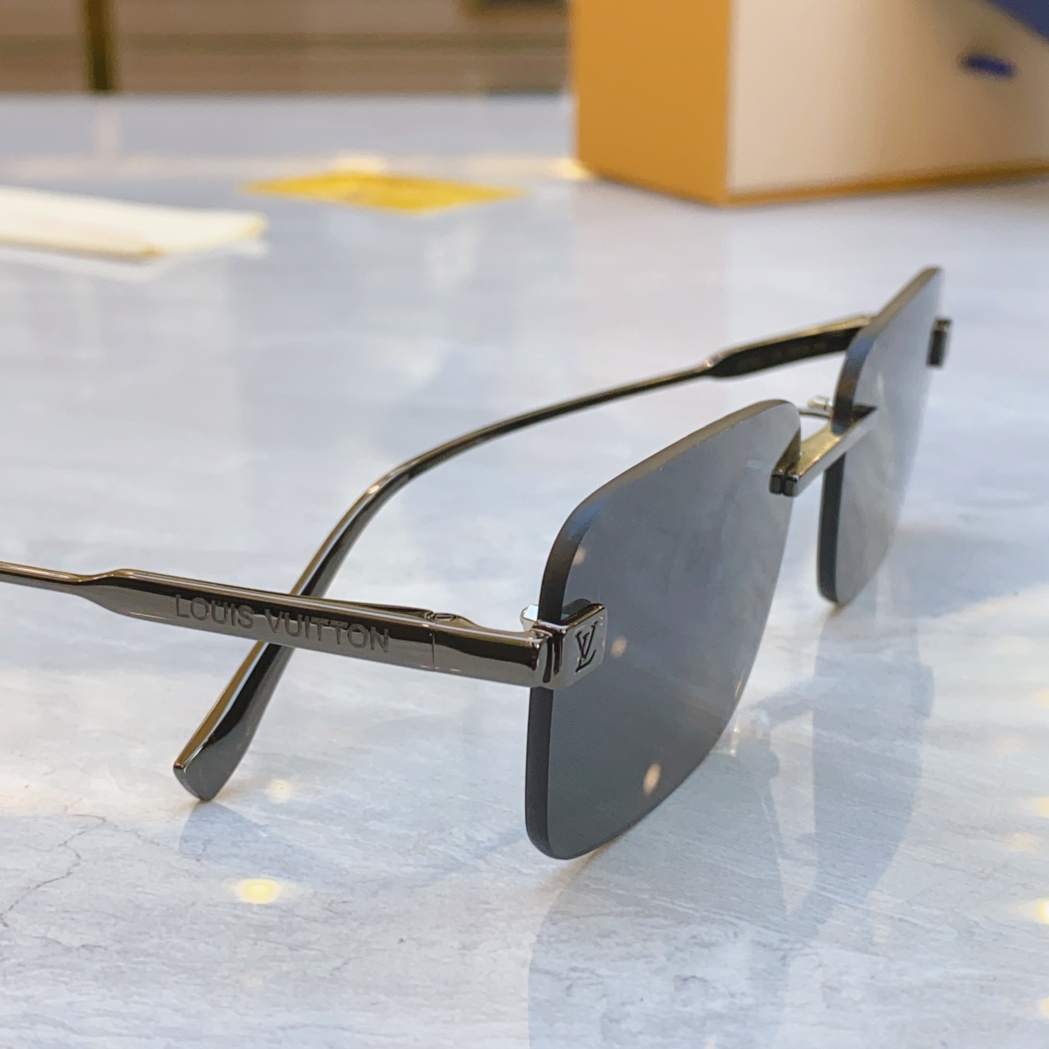，【LOUIS VUITTO*】路易*威登新款太阳镜，MODEL：Z2194U，SIZE：58口19-1