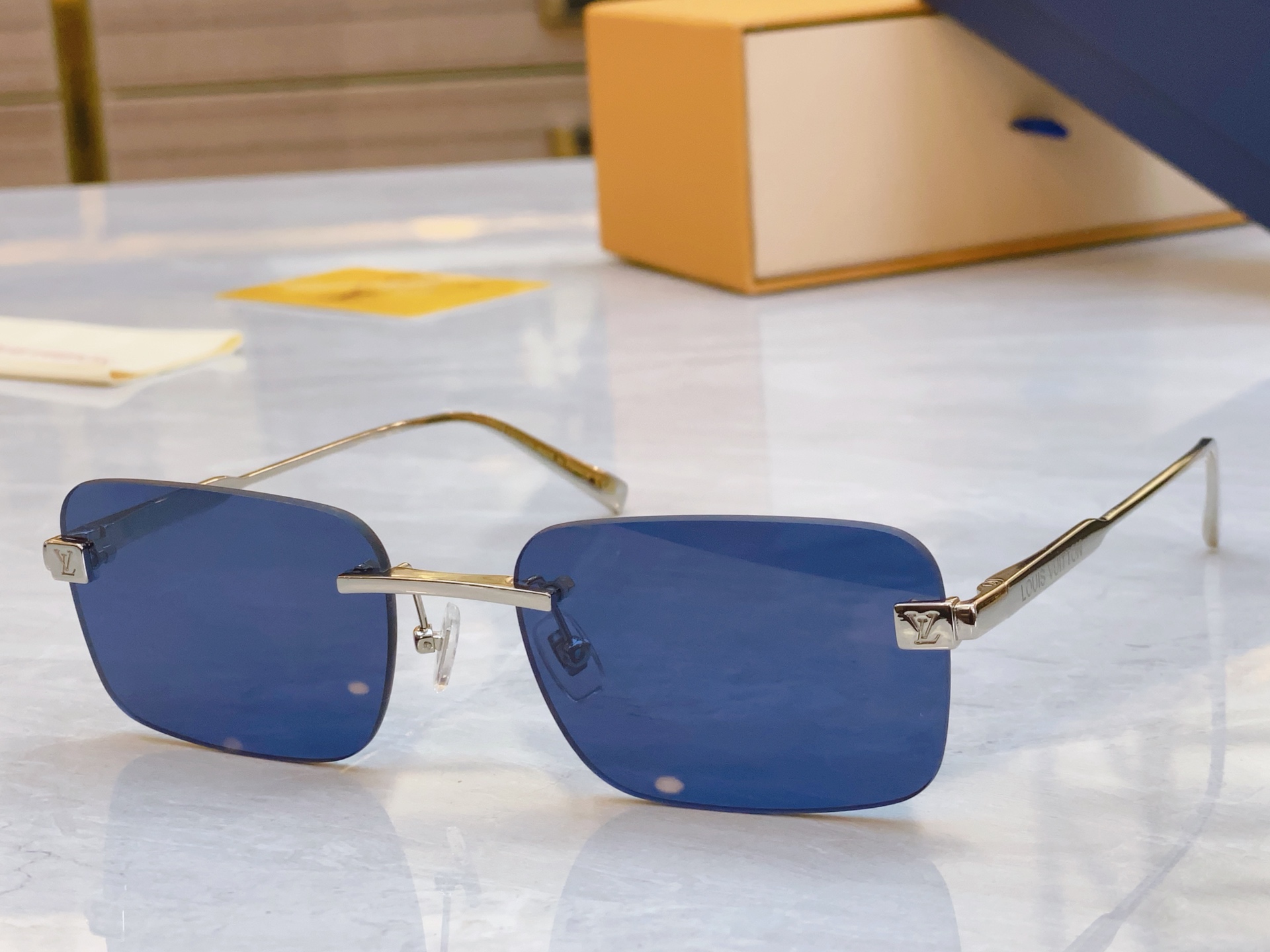 ，【LOUIS VUITTO*】路易*威登新款太阳镜，MODEL：Z2194U，SIZE：58口19-1