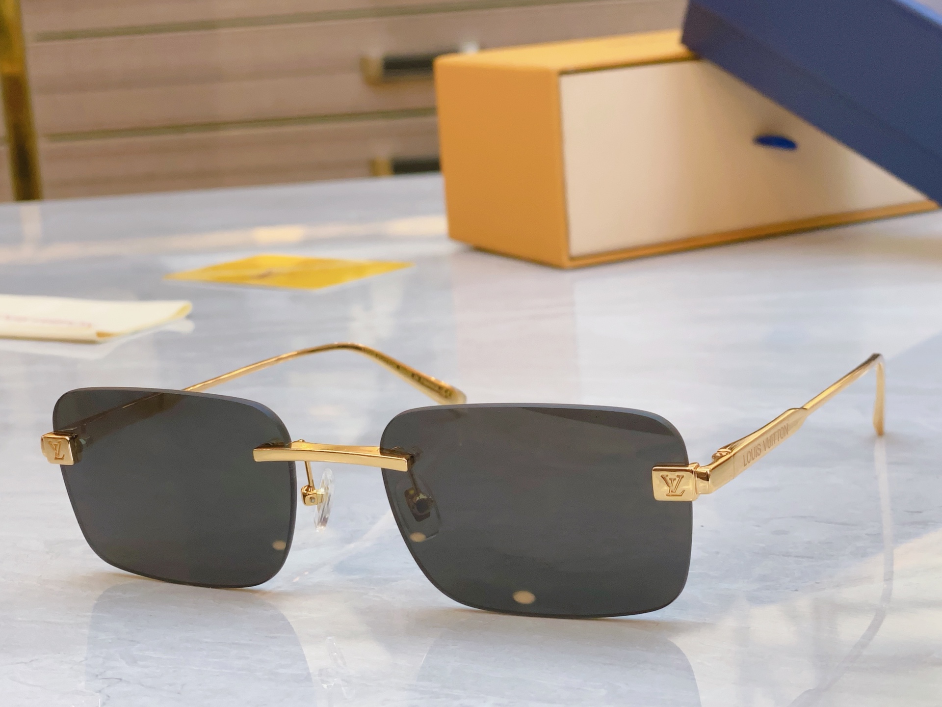 ，【LOUIS VUITTO*】路易*威登新款太阳镜，MODEL：Z2194U，SIZE：58口19-1