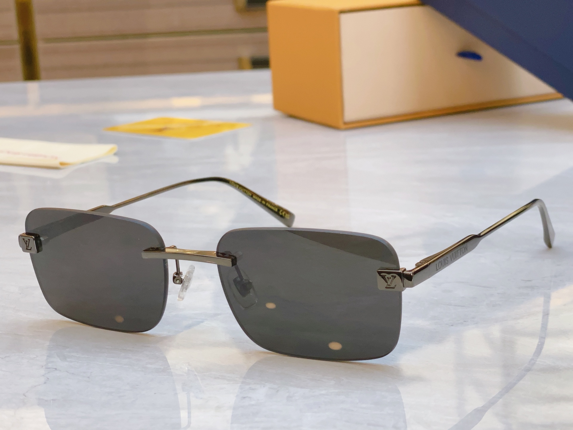 ，【LOUIS VUITTO*】路易*威登新款太阳镜，MODEL：Z2194U，SIZE：58口19-1