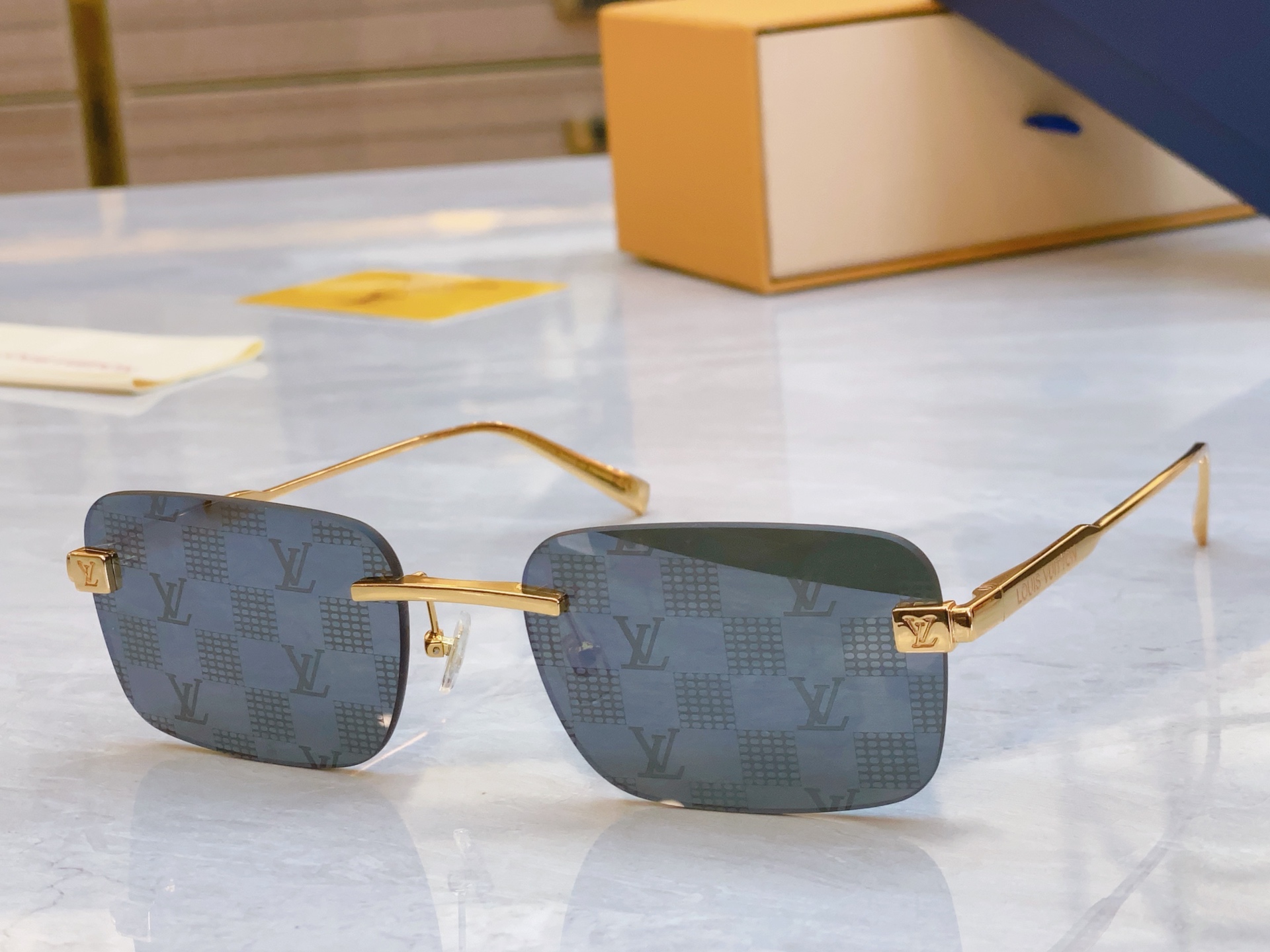 ，【LOUIS VUITTO*】路易*威登新款太阳镜，MODEL：Z2194U，SIZE：58口19-1