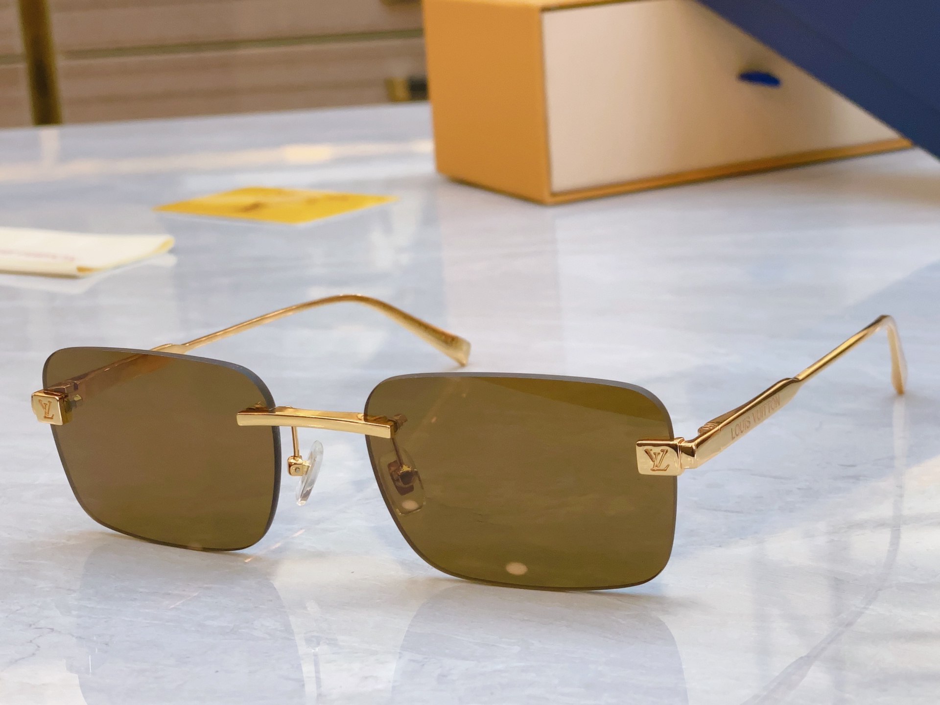，【LOUIS VUITTO*】路易*威登新款太阳镜，MODEL：Z2194U，SIZE：58口19-1
