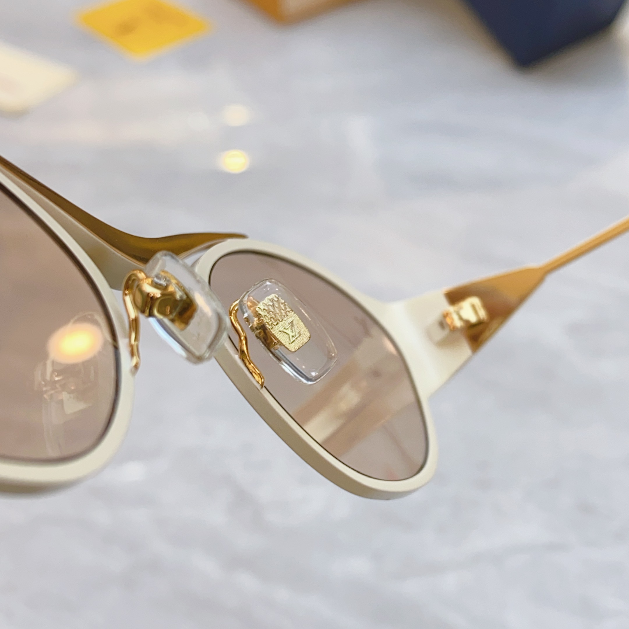，【LOUIS VUITTO*】路易*威登新款太阳镜，MODEL：Z2044U，SIZE：56口19-1