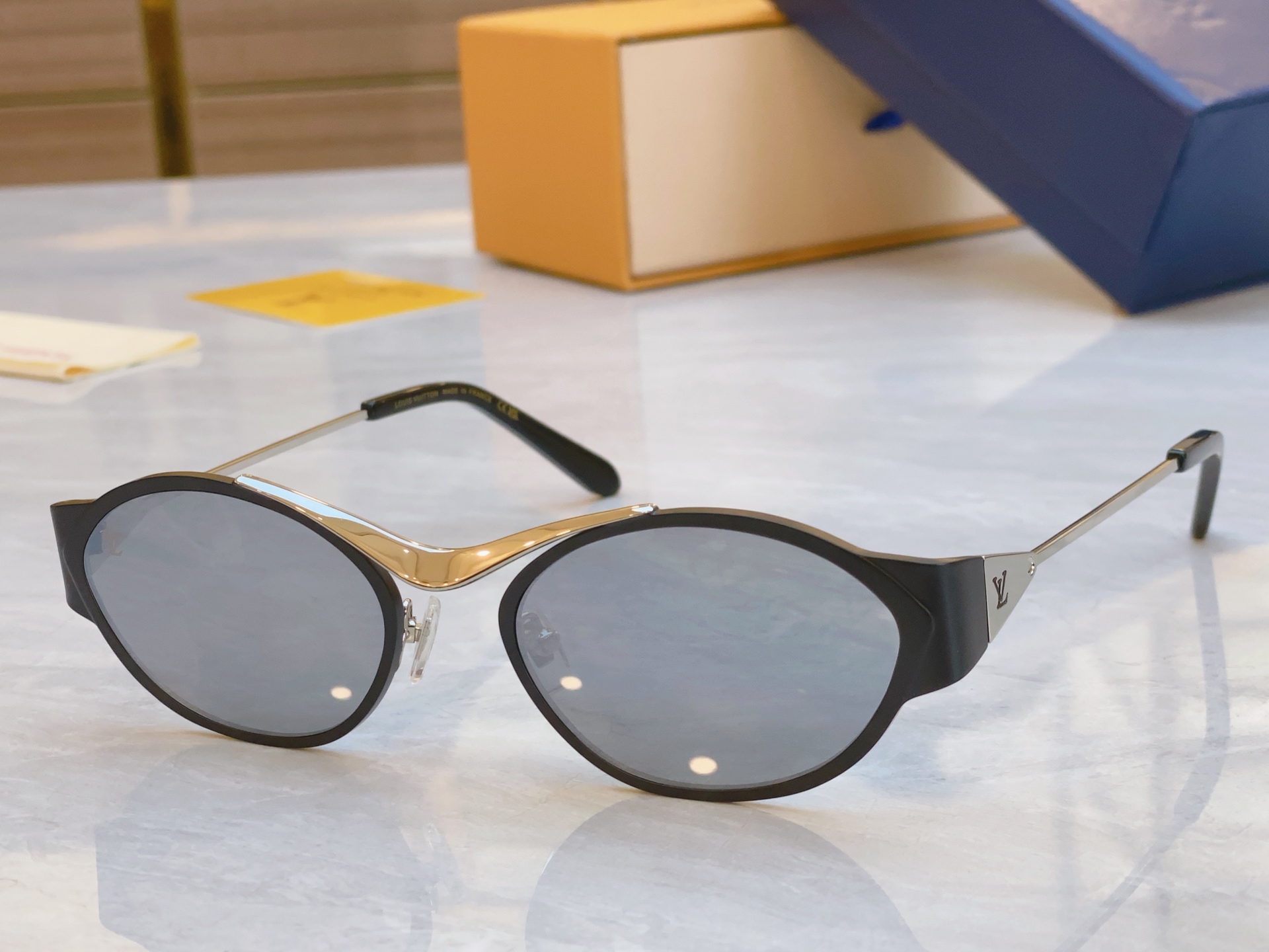 ，【LOUIS VUITTO*】路易*威登新款太阳镜，MODEL：Z2044U，SIZE：56口19-1