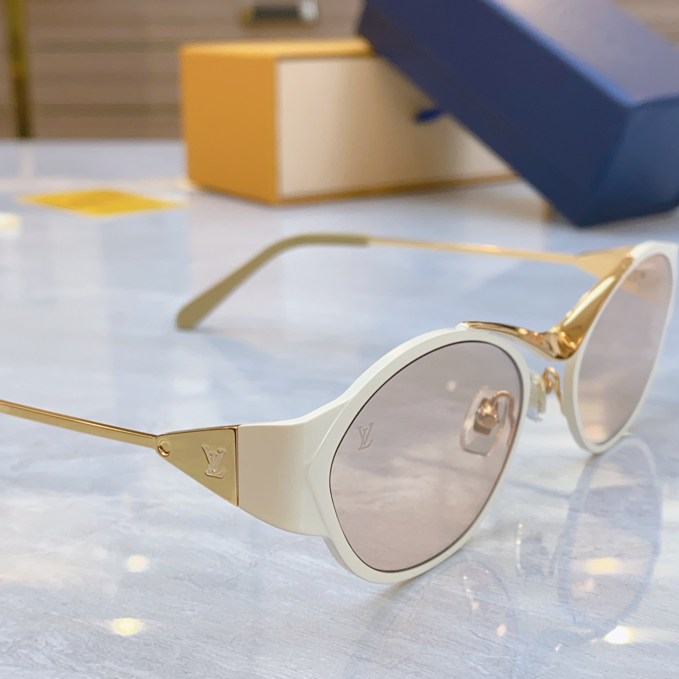 ，【LOUIS VUITTO*】路易*威登新款太阳镜，MODEL：Z2044U，SIZE：56口19-1