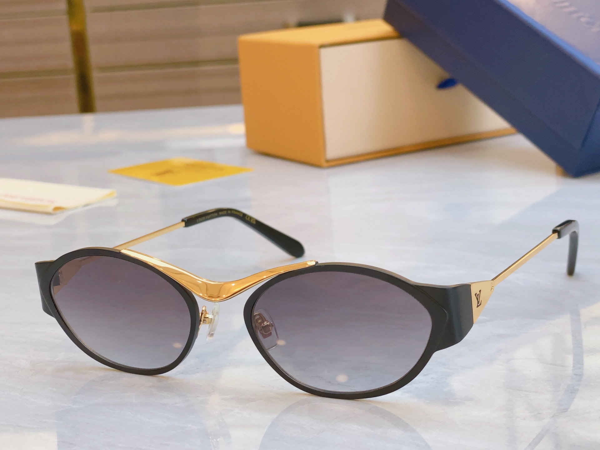，【LOUIS VUITTO*】路易*威登新款太阳镜，MODEL：Z2044U，SIZE：56口19-1