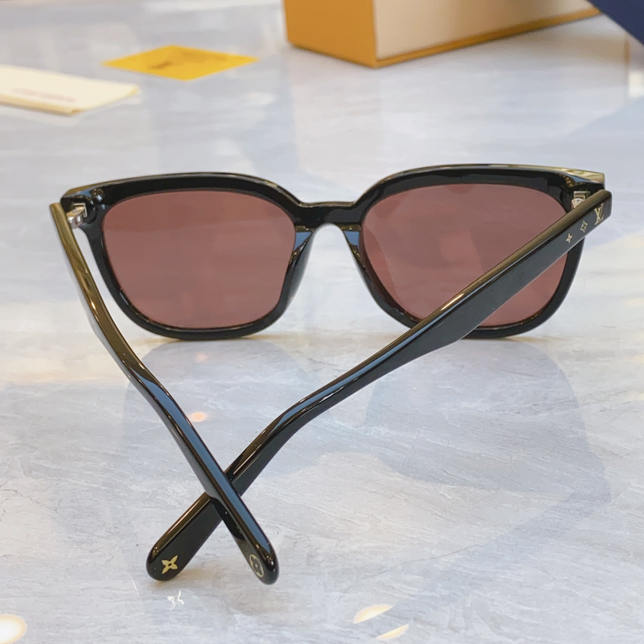 ，【LOUIS VUITTO*】路易*威登新款太阳镜，MODEL：Z2136U，SIZE：63口15-1